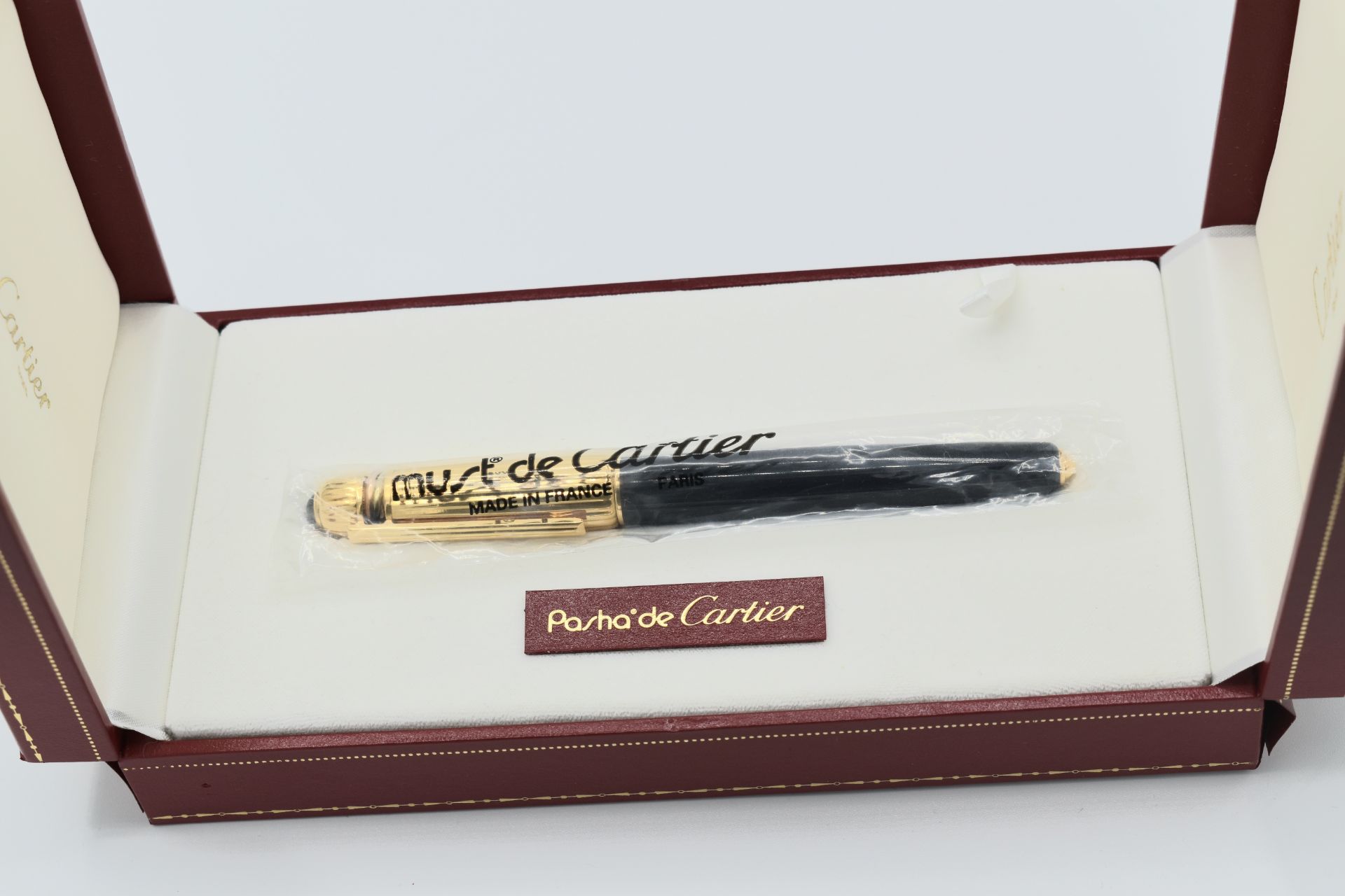 Brand New - Extremely Rare - Pasha De Cartier - Black Lacquer and Gold Fountain Pen - 1985 - Image 4 of 10