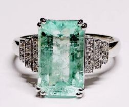 Large 4.82 tctw Natural Colombian Emerald and Diamonds Platinum Ring