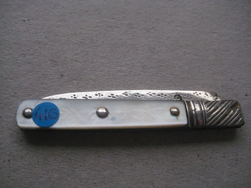 George III Mother of Pearl Hafted Silver Bladed Folding Fruit Knife - Image 8 of 9