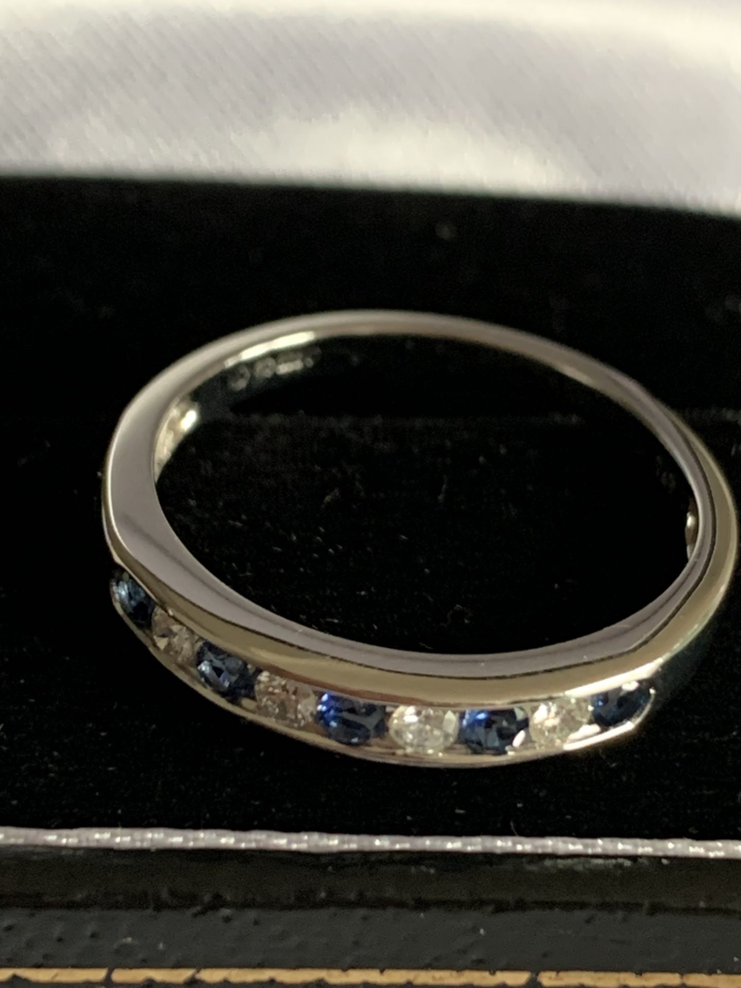 9ct White Gold Channel Set Semi Eternity Diamond & Sapphire Ring 0.12 - Image 7 of 10