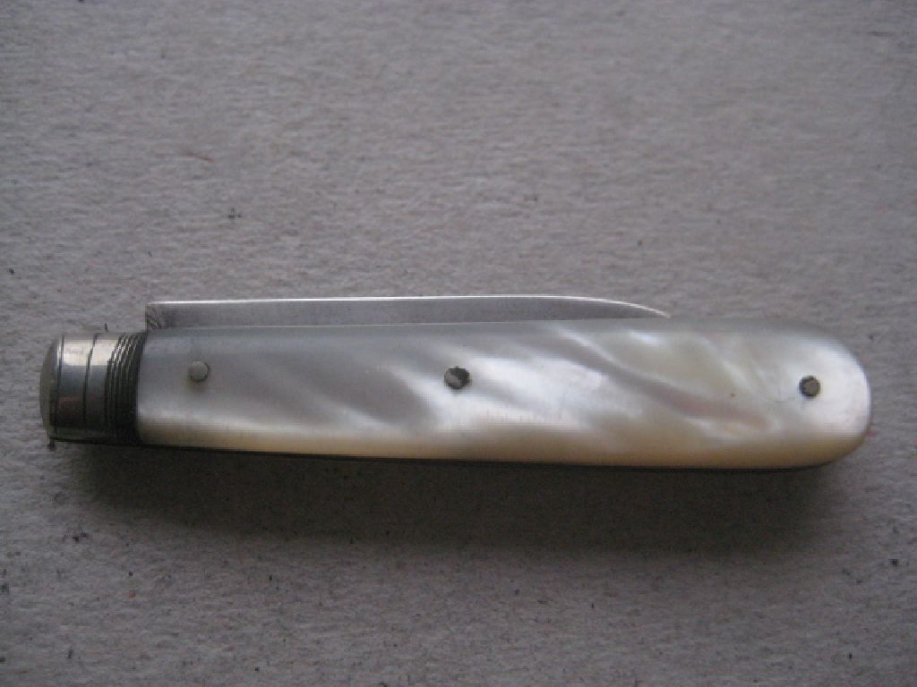 George V Mother of Pearl Hafted Silver Bladed Folding Fruit Knife - Image 5 of 5