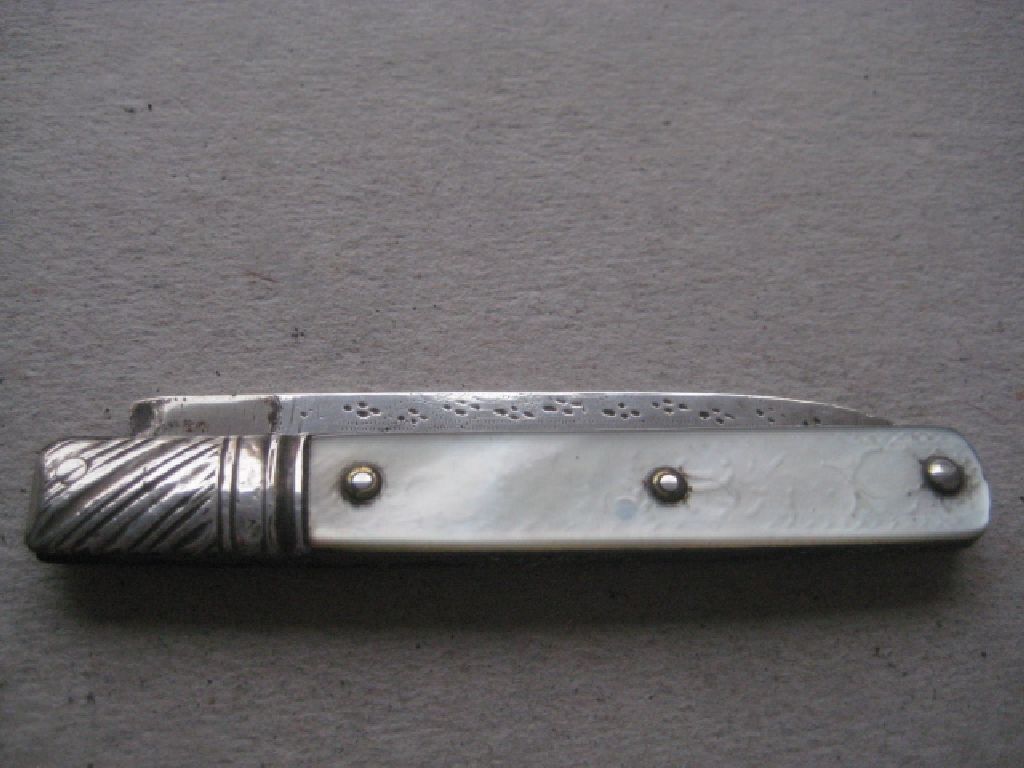 George III Mother of Pearl Hafted Silver Bladed Folding Fruit Knife - Image 9 of 9