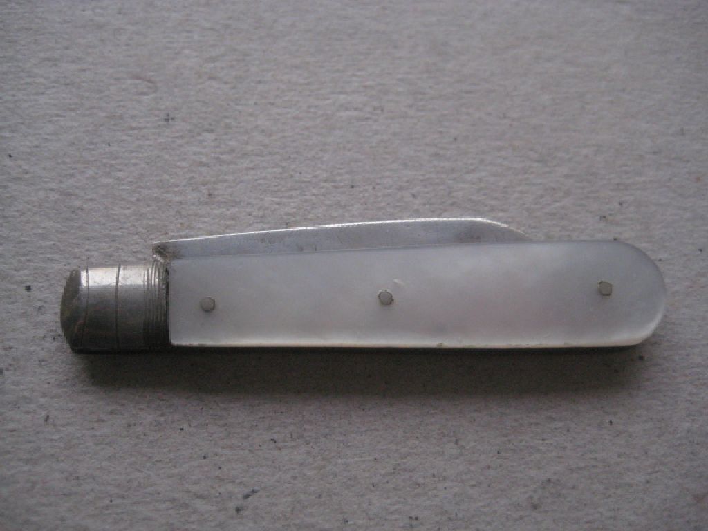 George V Mother of Pearl Hafted Silver Bladed Folding Fruit Knife - Image 6 of 6