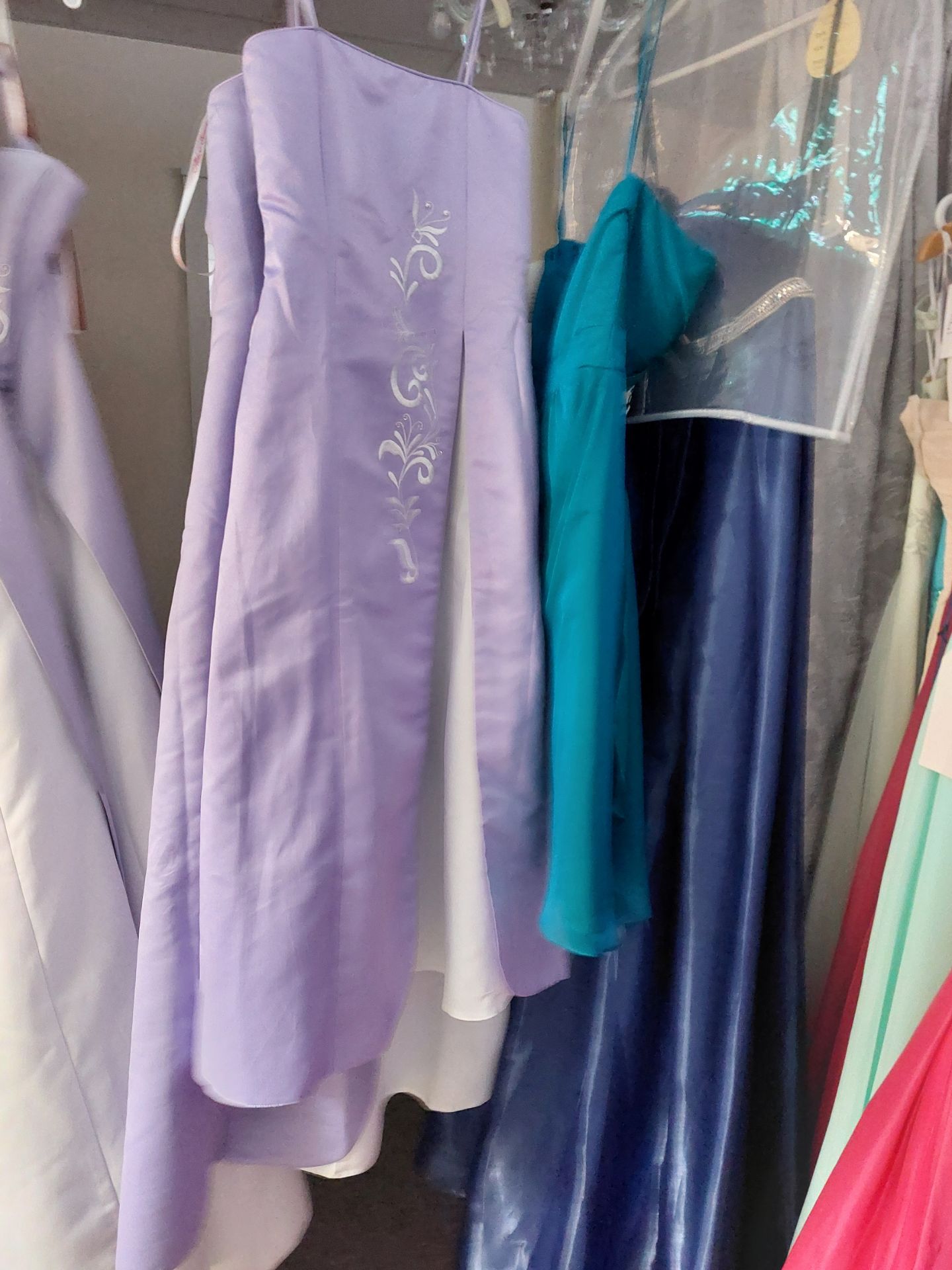 Bulk Lot of Prom, Pageant and Bridesmaid Dresses x 50. Various Designers - Bild 6 aus 6