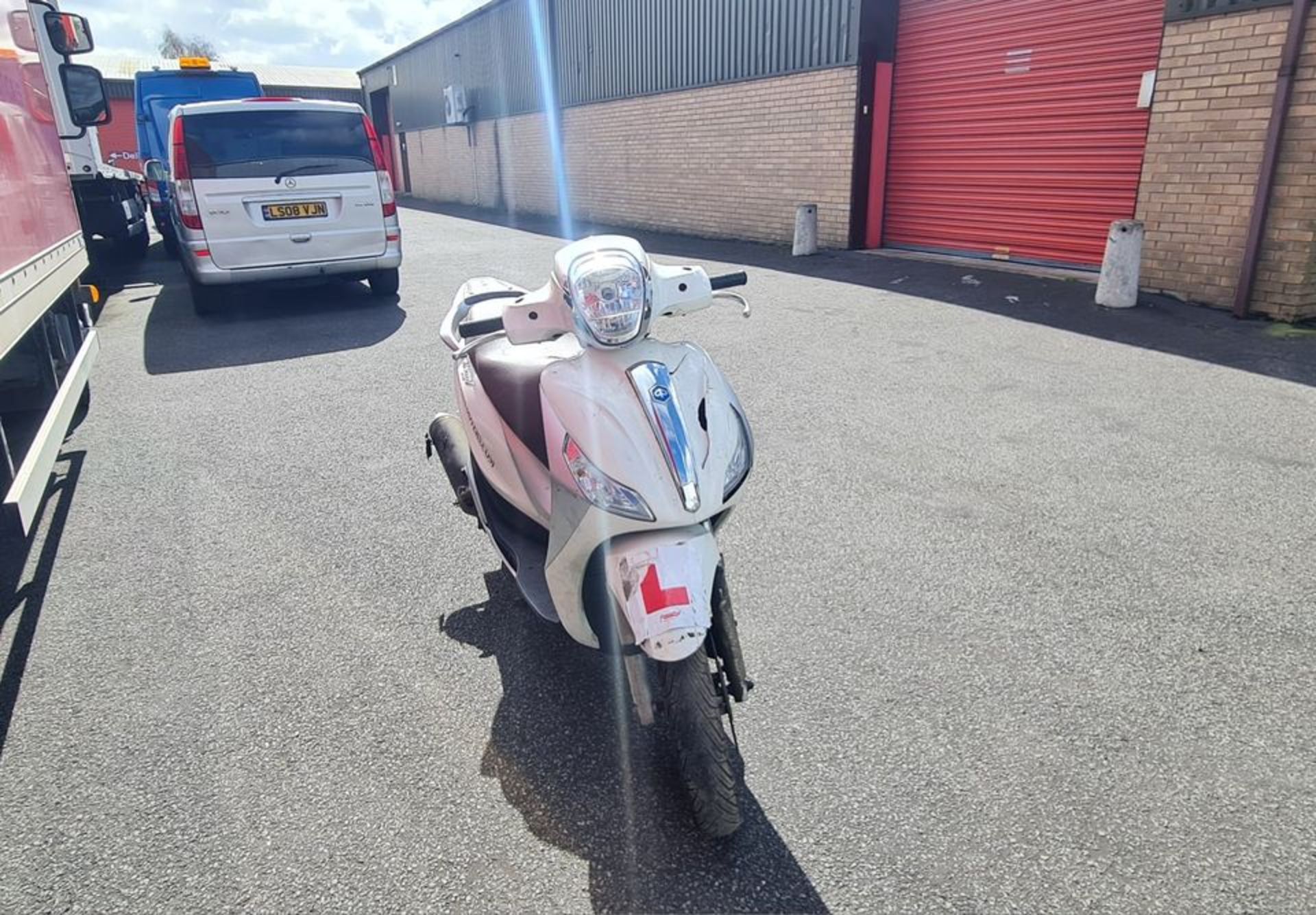 2016 Piaggio Medley 125 Scooter - Missing Key - Image 9 of 13