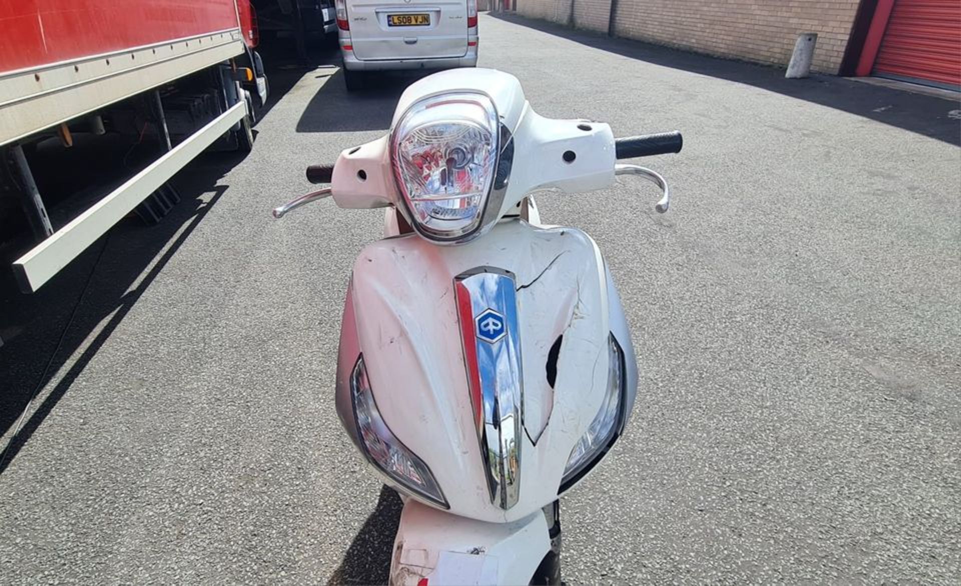 2016 Piaggio Medley 125 Scooter - Missing Key - Image 7 of 13