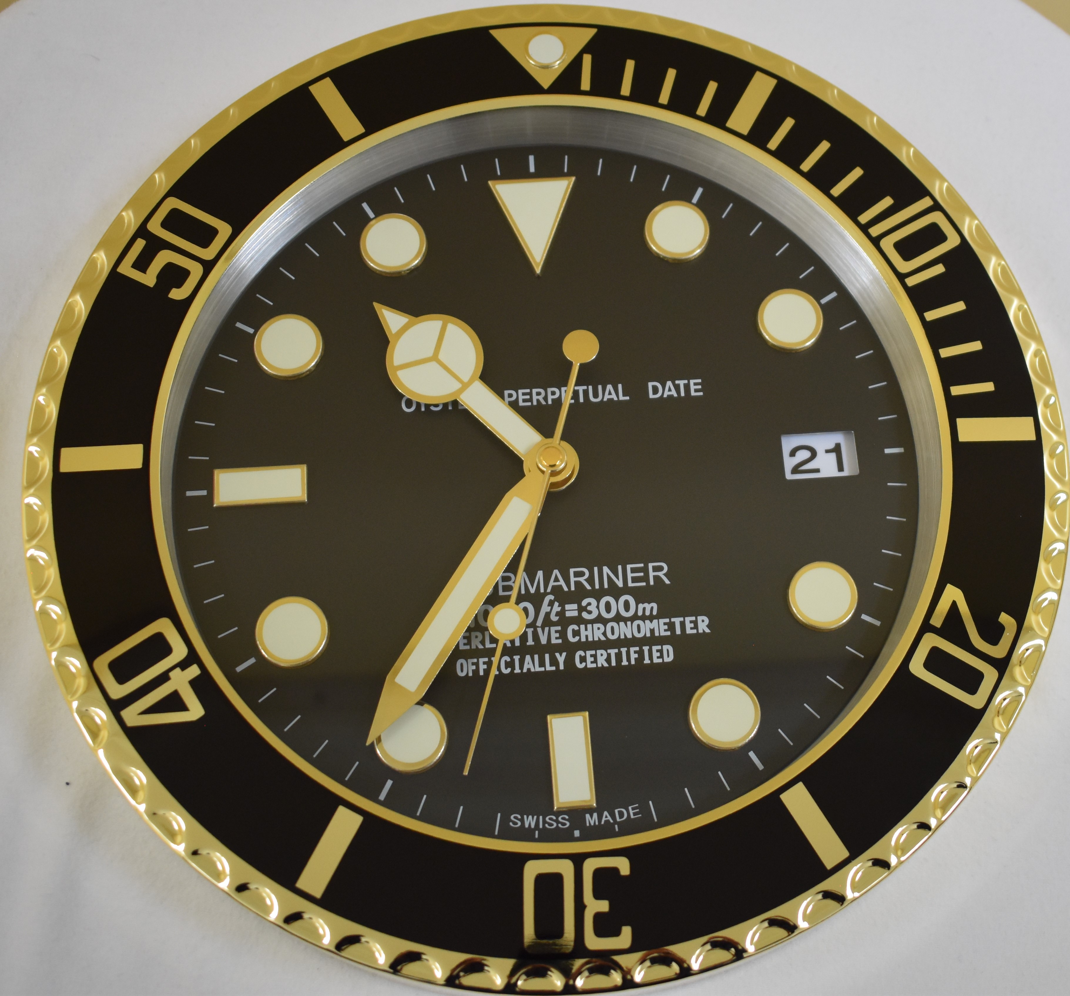 34 cm Golden Body Black Bazel Black Dial Clock - Image 2 of 2