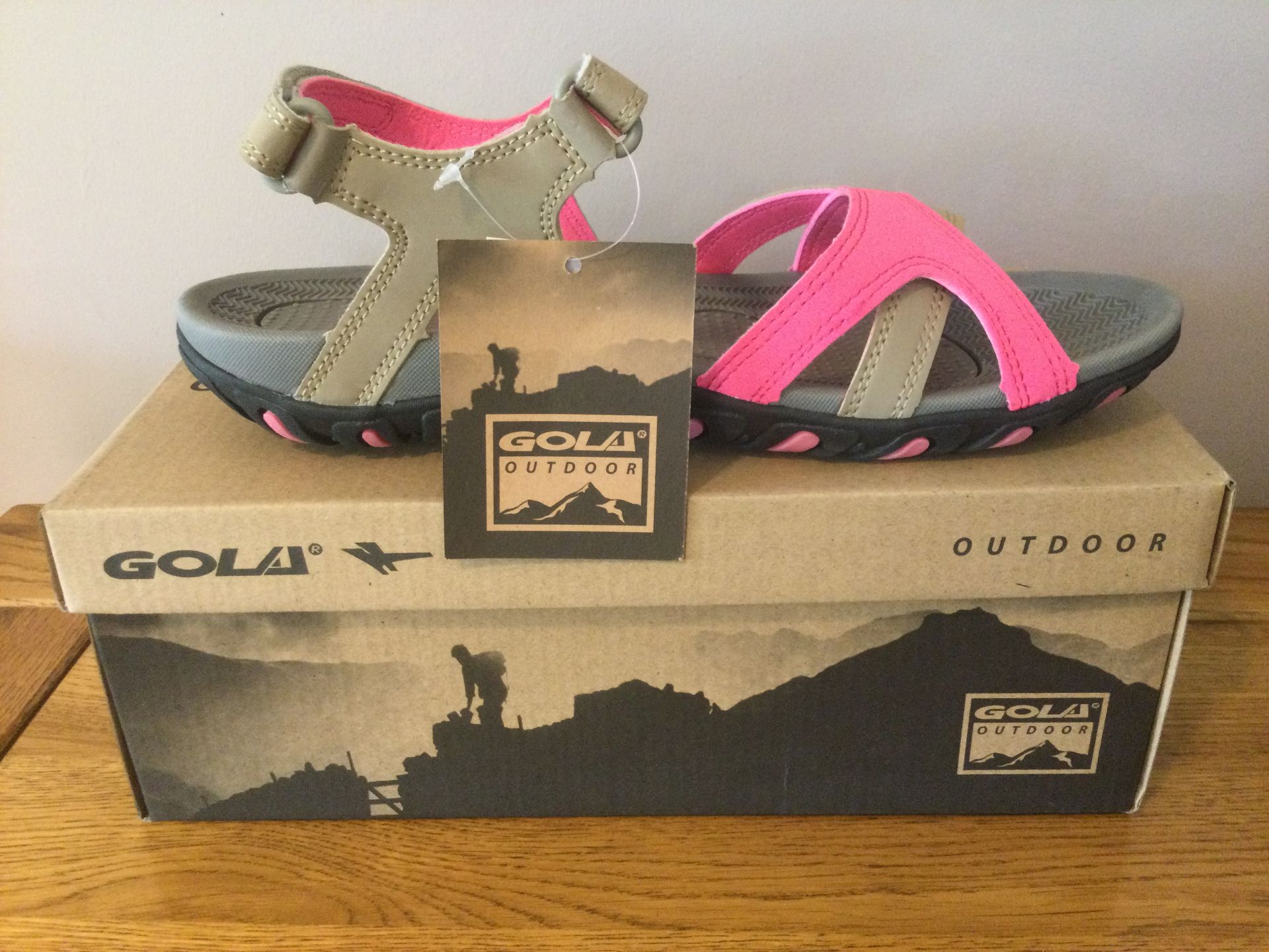 Gola Women's “Cedar” Hiking Sandals, Taupe/Hot Pink, Size 7 - Brand New - Bild 2 aus 4