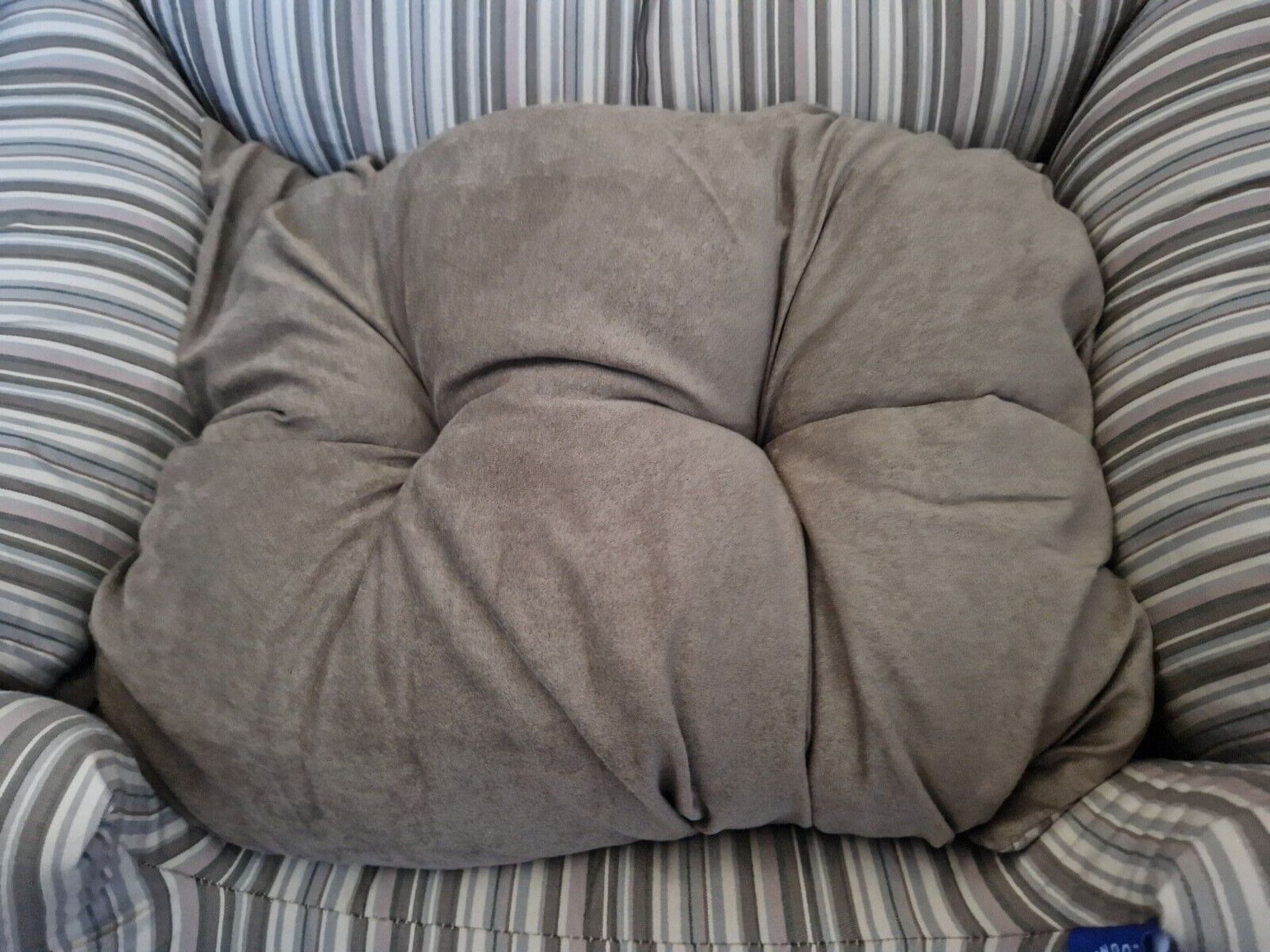 3x Snoozzzeee Sofa Bed, Stripe Mushroom, 45 x 60cm - RRP £180 - Image 6 of 8
