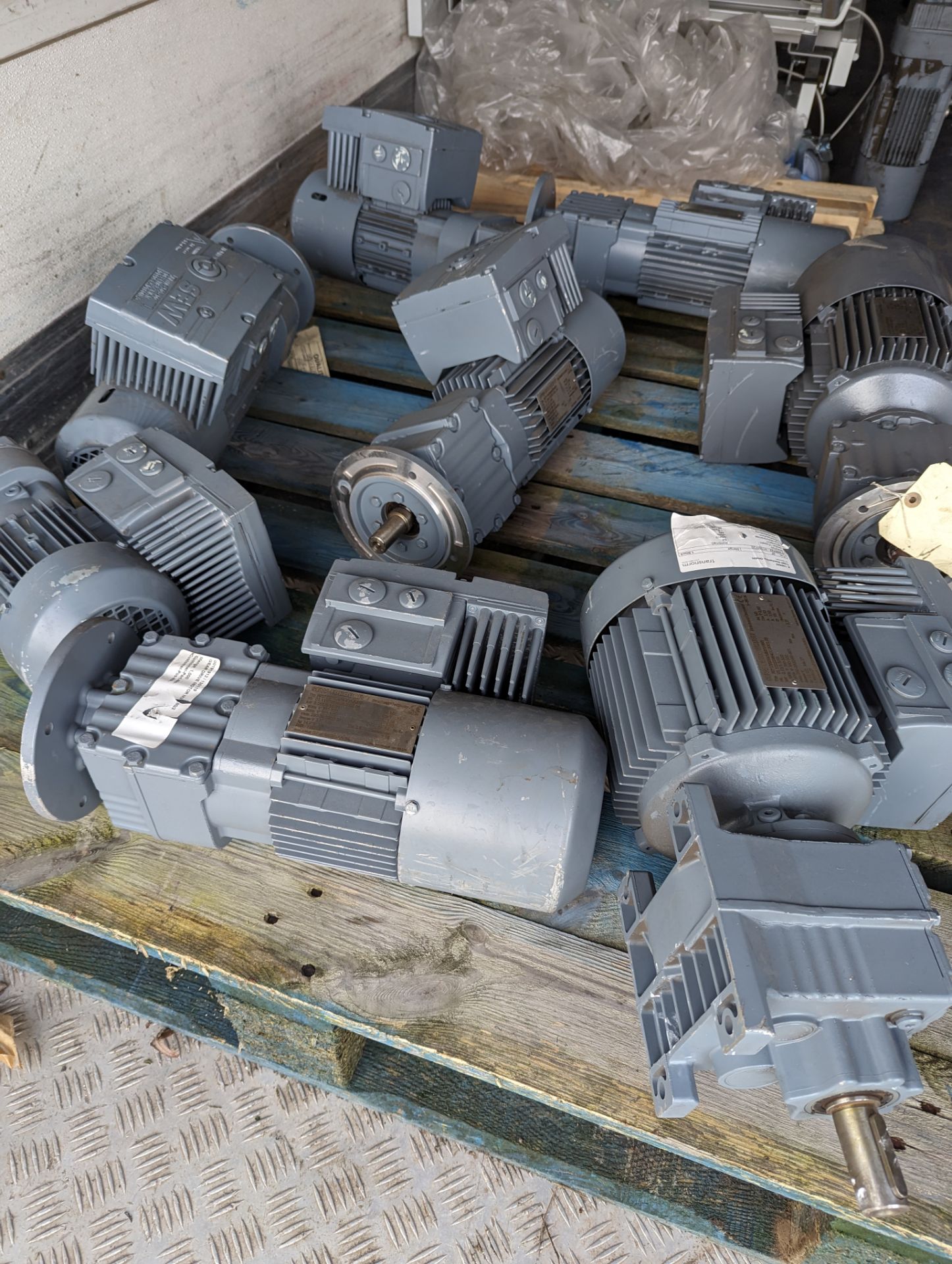 10 x Sew Integrated 3 Phase Electric Motors With Gearboxes - Image 2 of 2