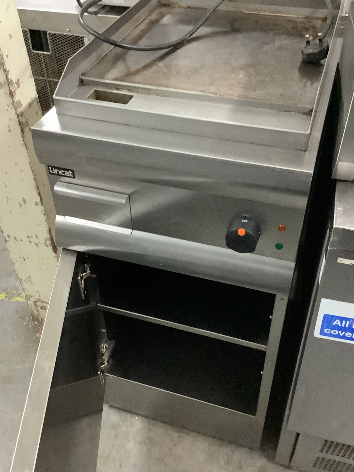 Lincat Hotplate Griddle & Cupboard - Image 2 of 2