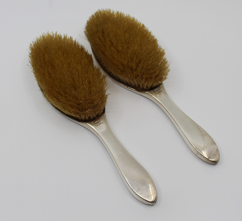 English Five Piece Silver Vanity Brush Set 1923 - Image 14 of 17