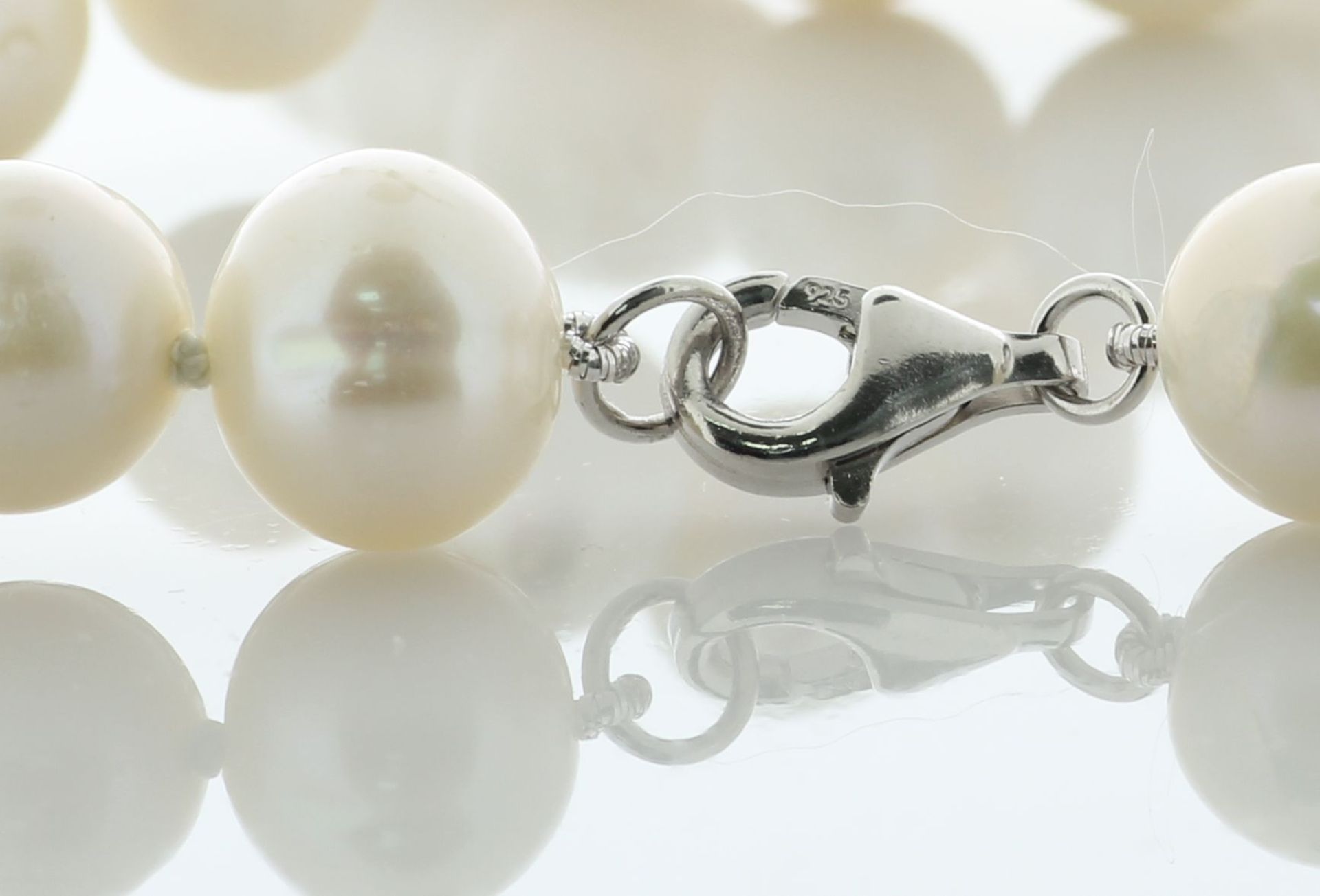 26 inch Round Freshwater Cultured 8.5 - 9.0mm Pearl Necklace With Silver Ball Clasp - Image 3 of 6