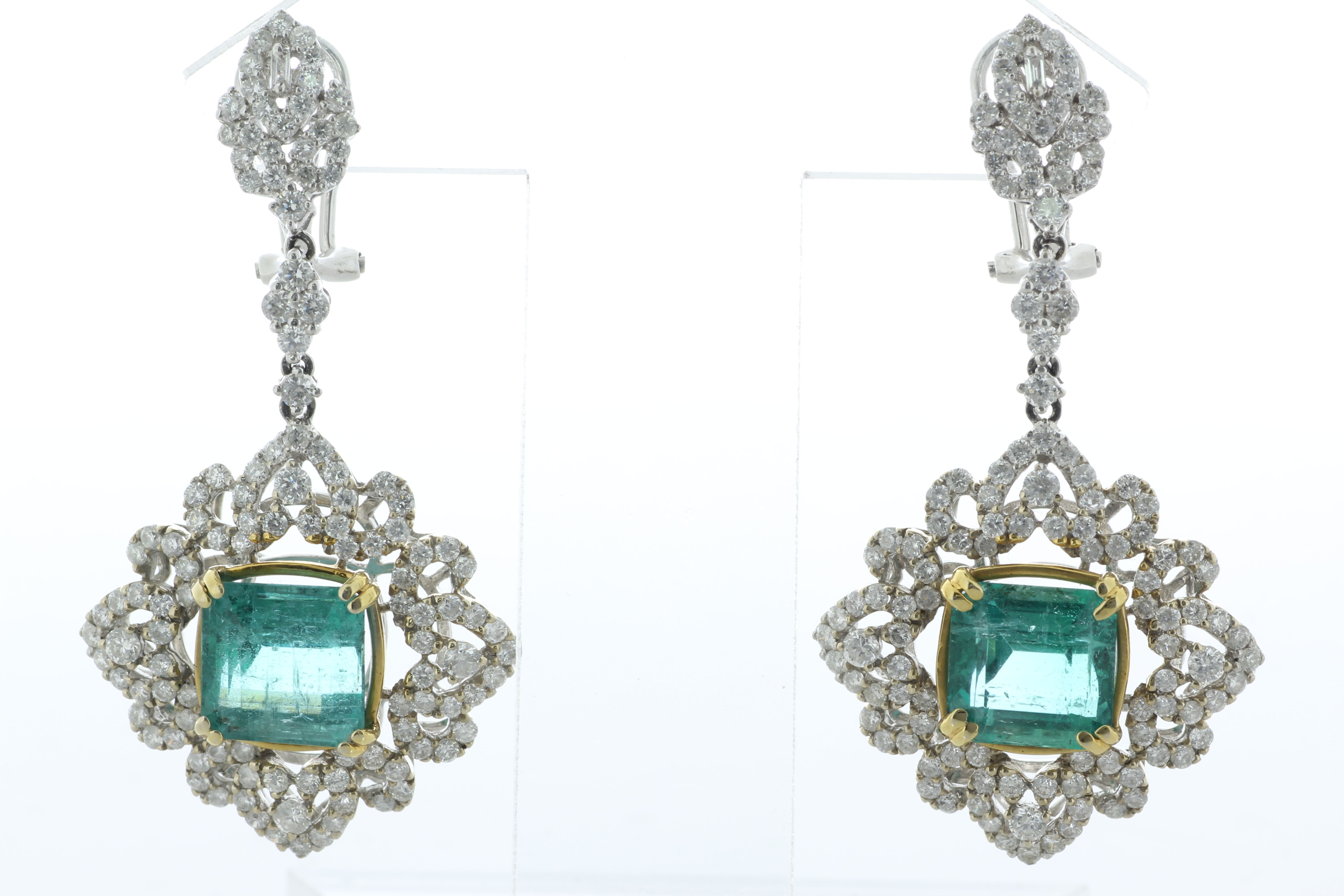 18ct White Gold Emerald Cluster Diamond and Emerald Earrings (E7.52) 3.01 Carats - Bild 2 aus 3