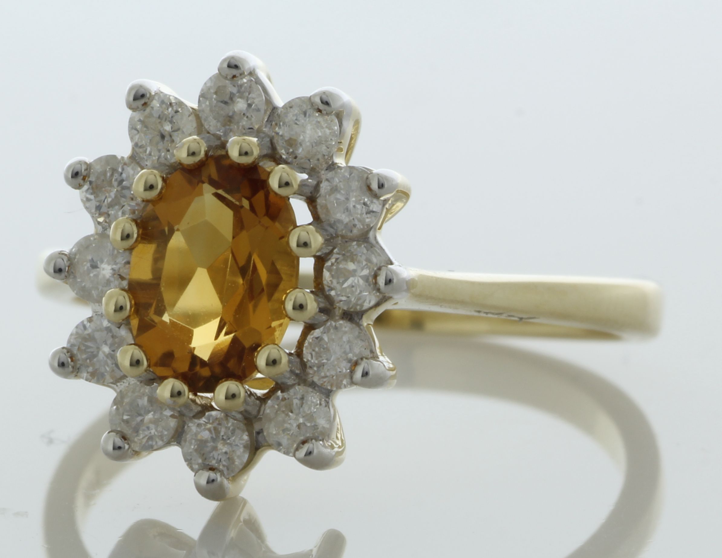 9ct Yellow Gold Oval Centre and Citrine Ring (C0.84) 0.40 Carats - Image 2 of 4