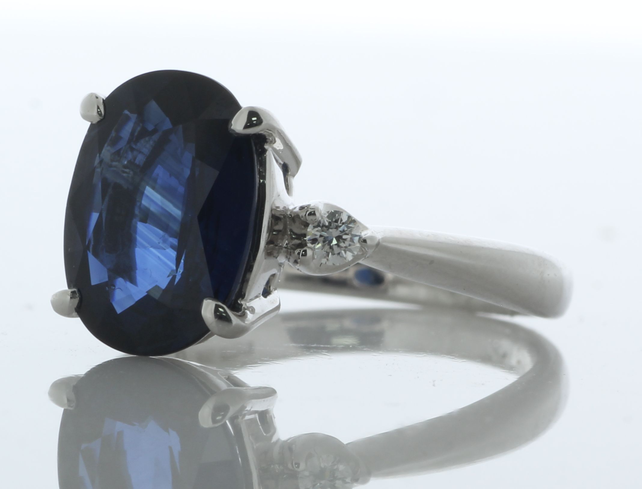 Platinum Oval Cut Sapphire and Diamond Ring (S3.63) 0.08 Carats - Image 3 of 6