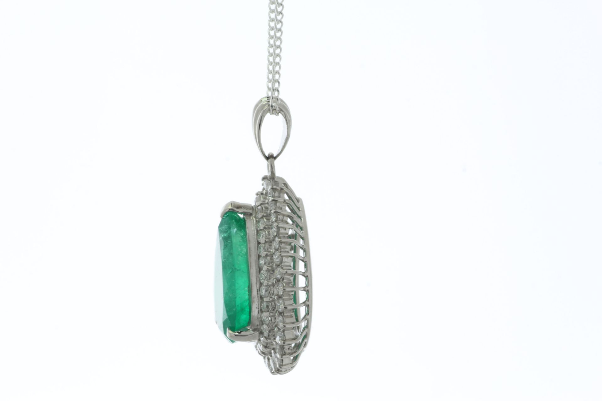 Platinum Pear Cluster Diamond and Emerald Pendant (E6.16) 0.86 Carats - Image 4 of 5
