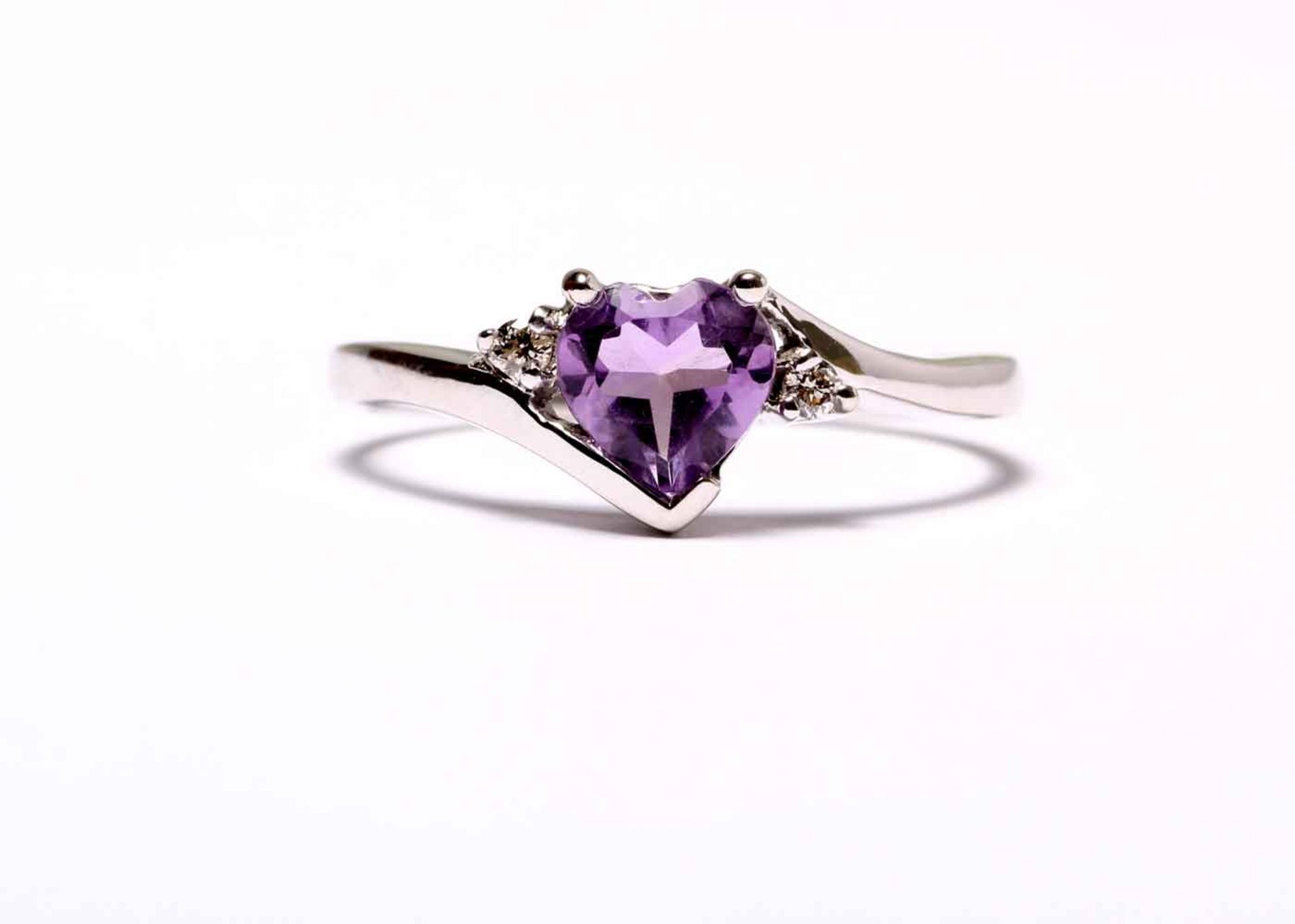 9ct White Gold Amethyst Diamond Ring (A0.68) 0.04 Carats - Image 5 of 6