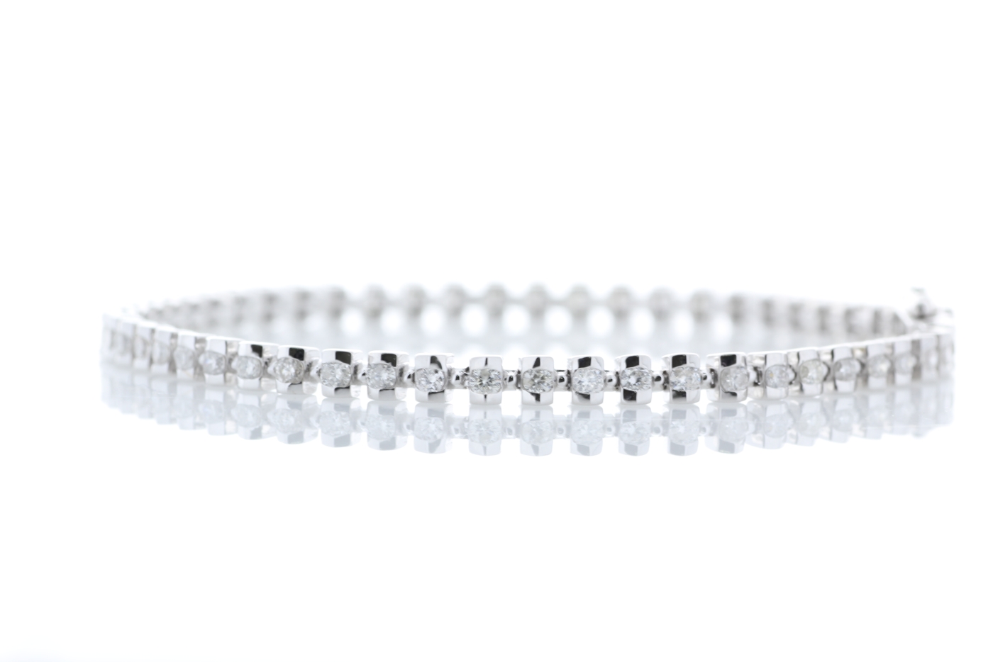 18ct White Gold Tennis Diamond Bracelet 1.82 Carats - Image 2 of 5