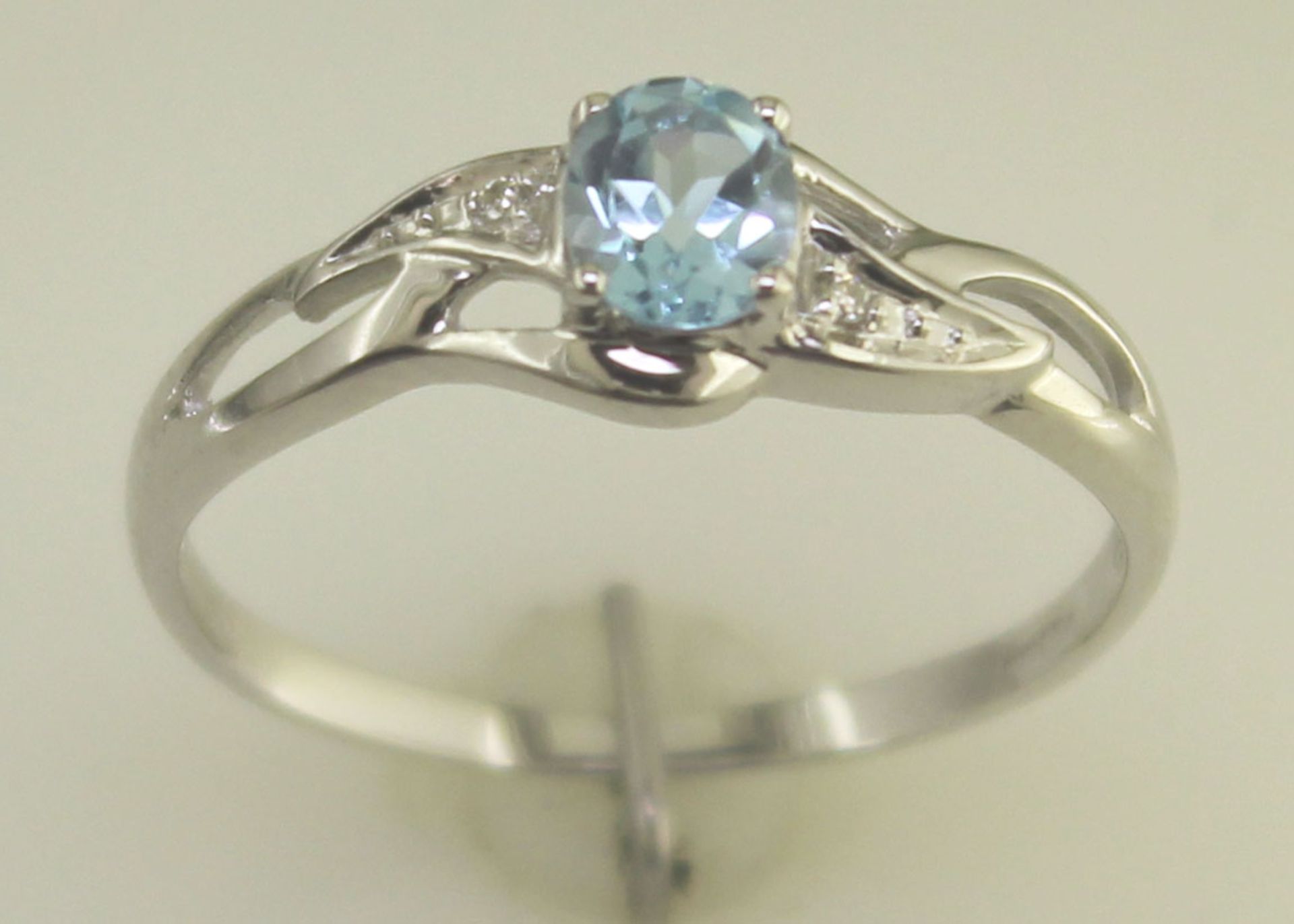 9ct White Gold Fancy Cluster Diamond and Blue Topaz Ring (BT0.50) 0.01 Carats - Image 6 of 9