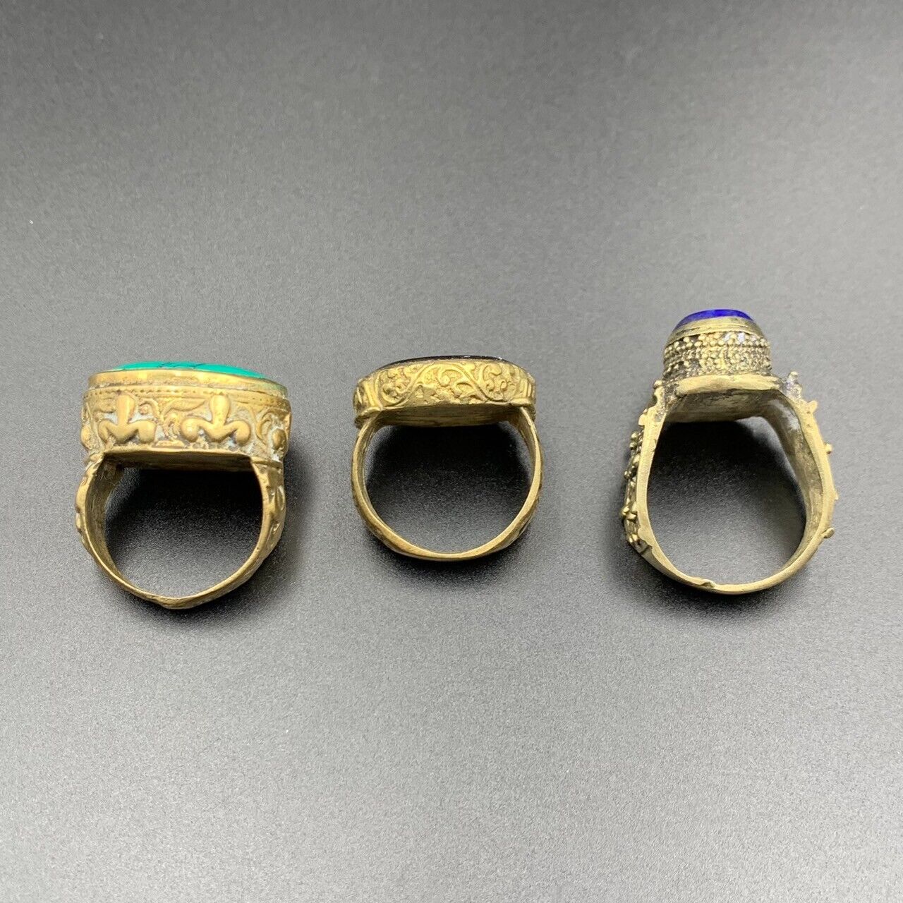 Near Eastern 3 Piece Antique Lapis Lazuli, Howalite & Black Onyx Bronze Rings - Image 7 of 8