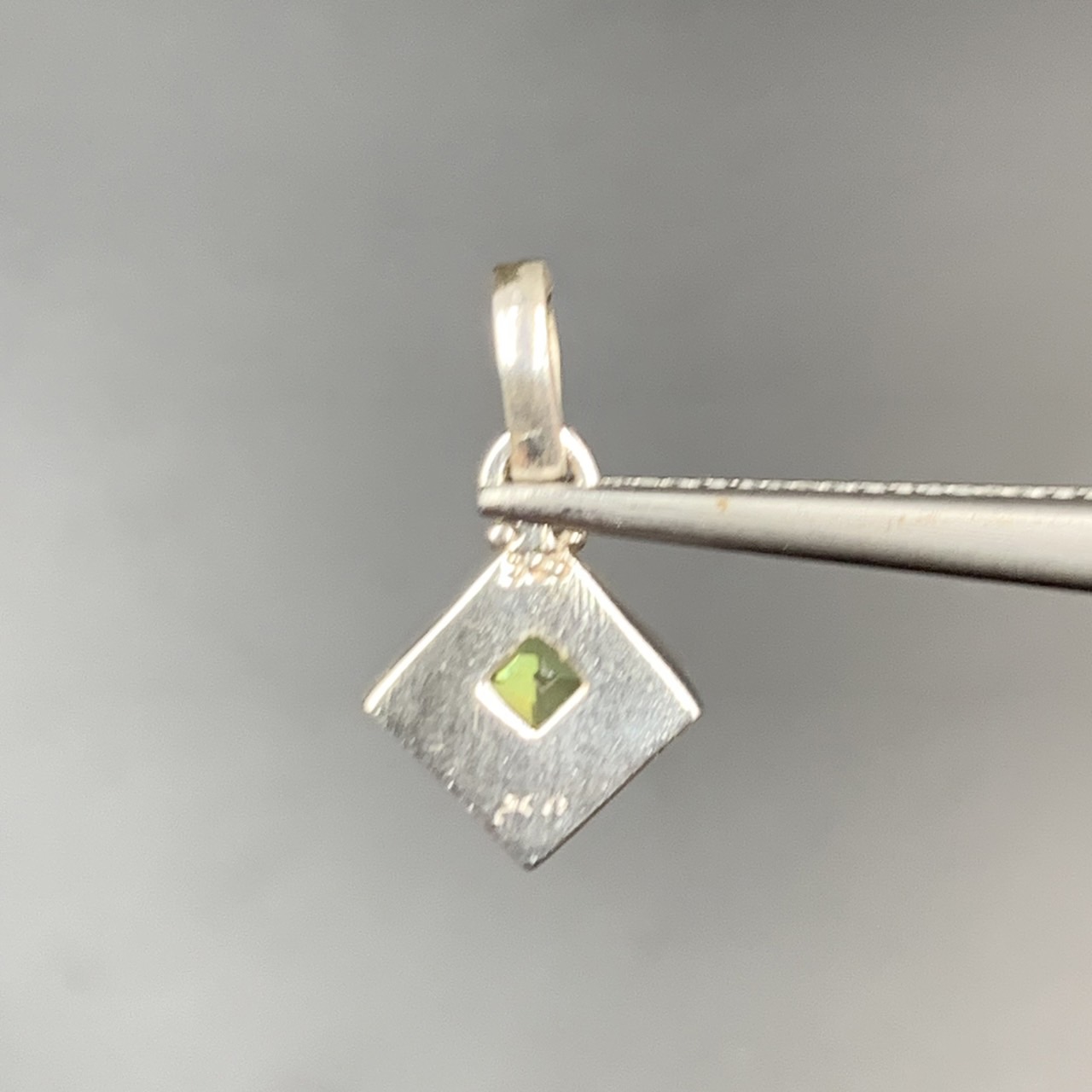 Stunning Natural Peridot With 925 Silver Pendant - Image 4 of 4