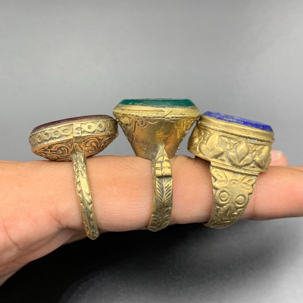 3 Piece Near Eastern Antique Agate, Carnelian & Lapis Lazul Bronze Rings - Image 4 of 7