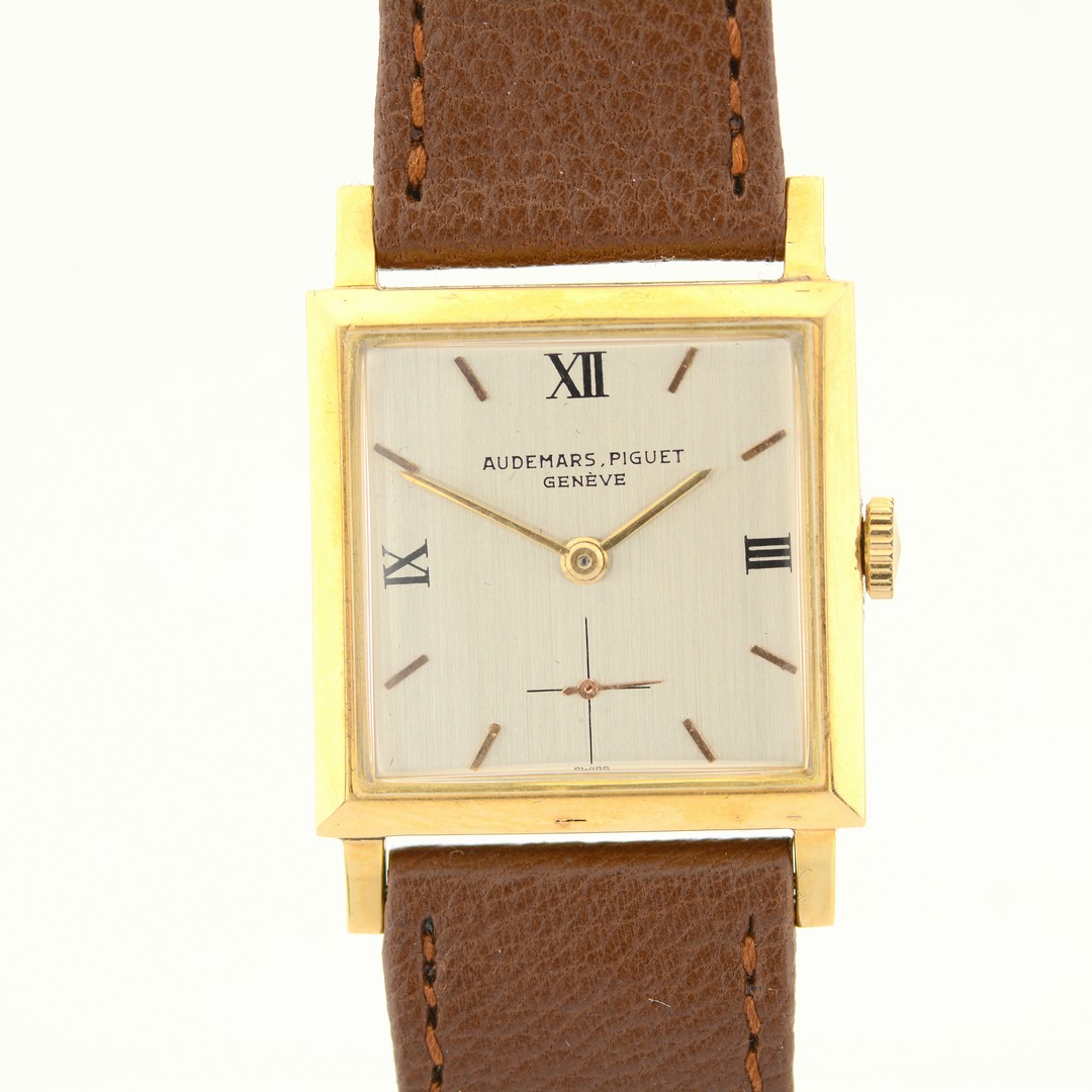 Audemars Piguet / Vintage - Square - Sub Second - Unisex Yellow Gold Wristwatch - Image 5 of 12