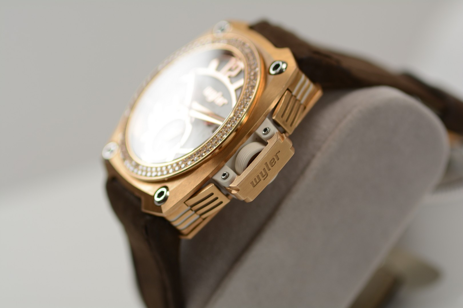 Wyler Geneve / CODE S - Gentlemen's Yellow Gold Wristwatch - Bild 11 aus 15