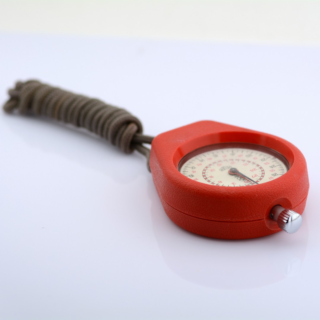 Heuer / Swiss Vintage Stopwatch - Unisex Plastic Pocketwatch - Image 5 of 6
