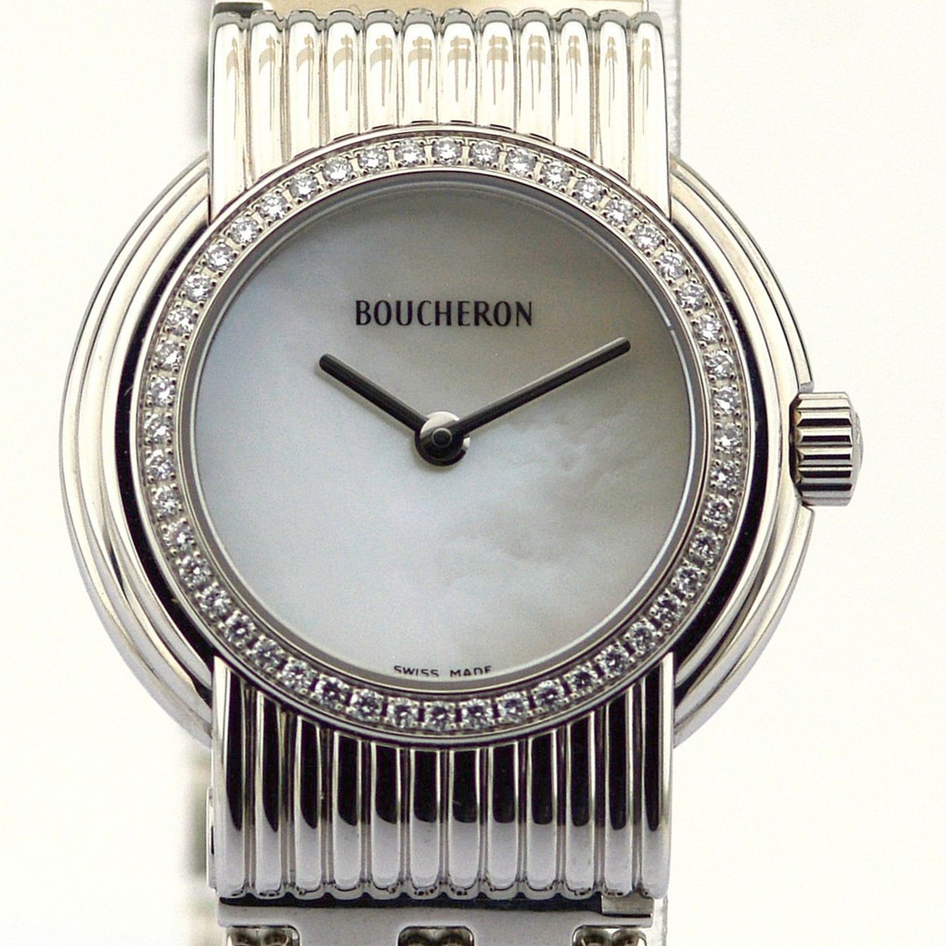 Boucheron / AJ 411367 Diamond Case Mother of pearl - Lady's Steel Wristwatch