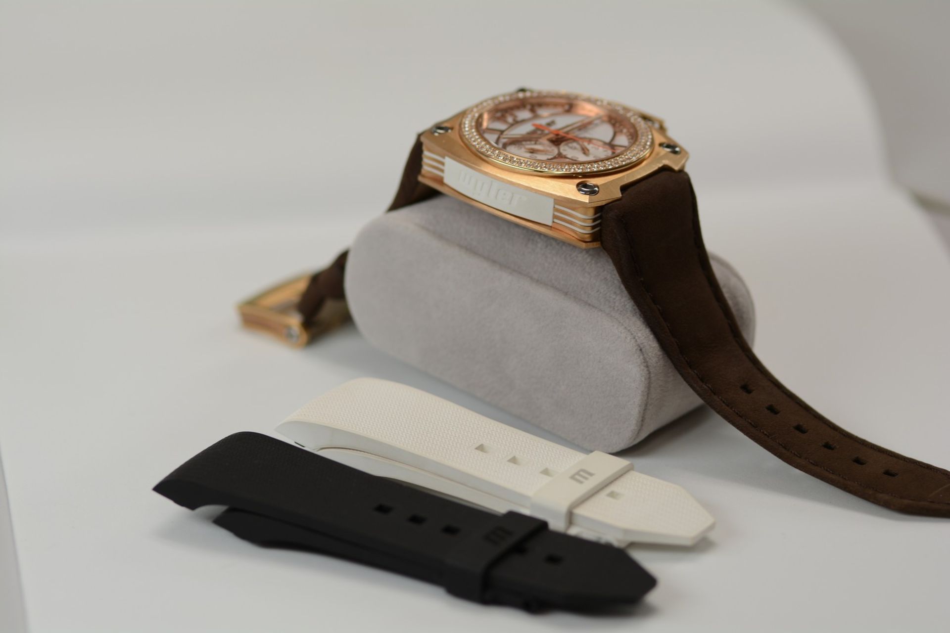 Wyler Geneve / CODE S - Gentlemen's Yellow Gold Wristwatch - Image 4 of 15