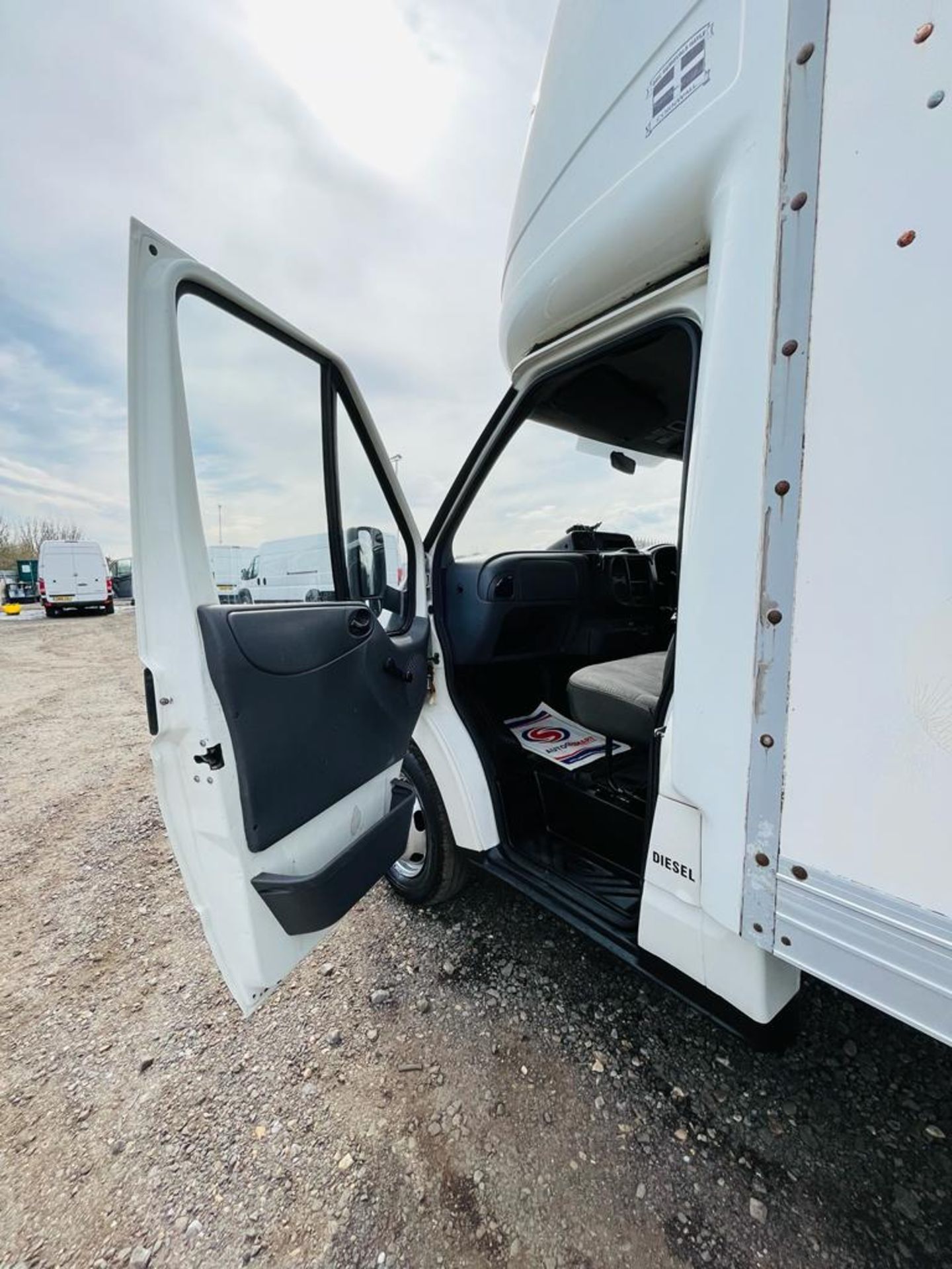 Ford Transit 2.4 T350 TDCI 110 Luton Body LWB 2.2 2006, Tail Lift – 6 Speed Manual - Image 13 of 23