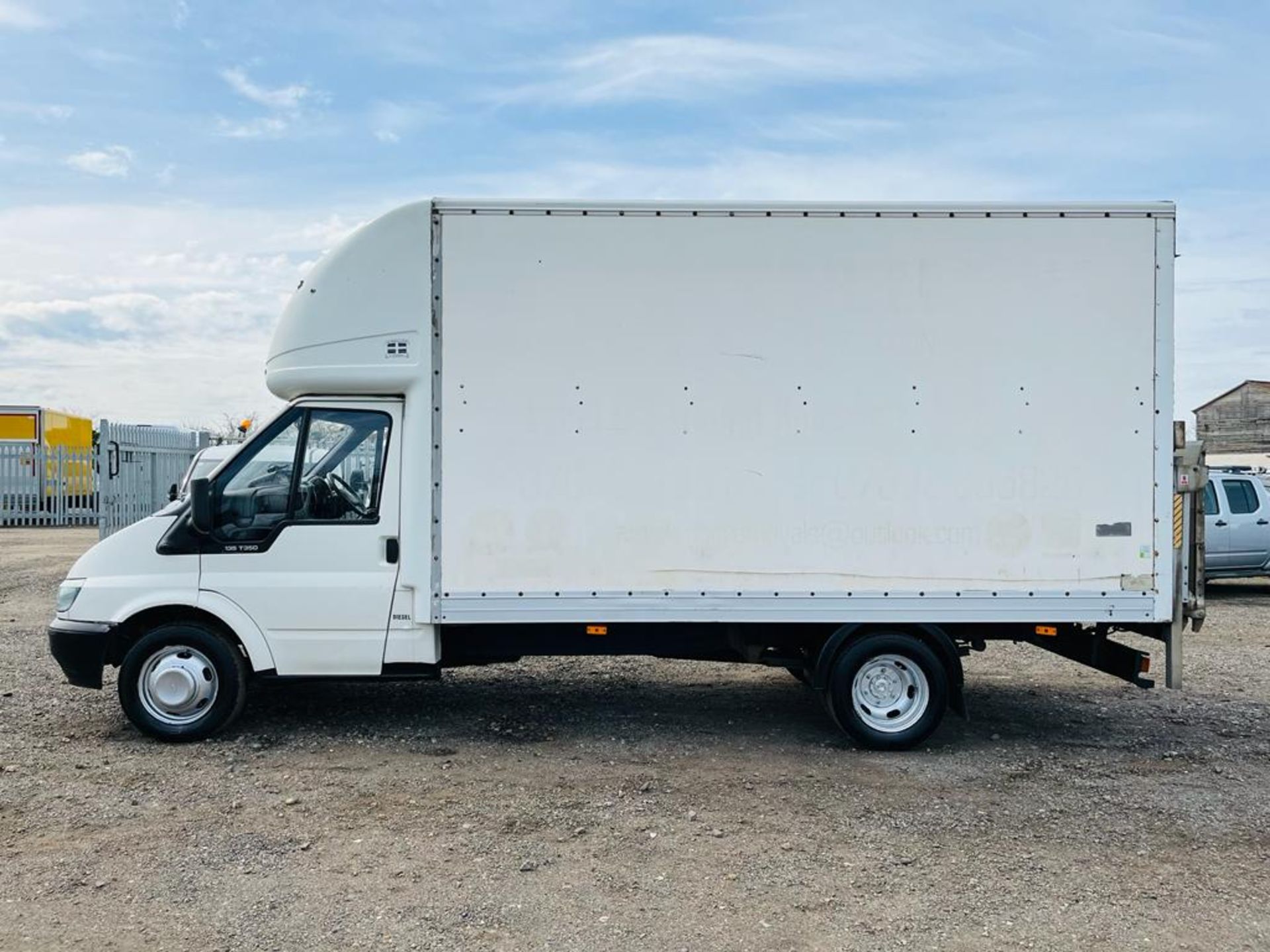 Ford Transit 2.4 T350 TDCI 110 Luton Body LWB 2.2 2006, Tail Lift – 6 Speed Manual - Image 14 of 23