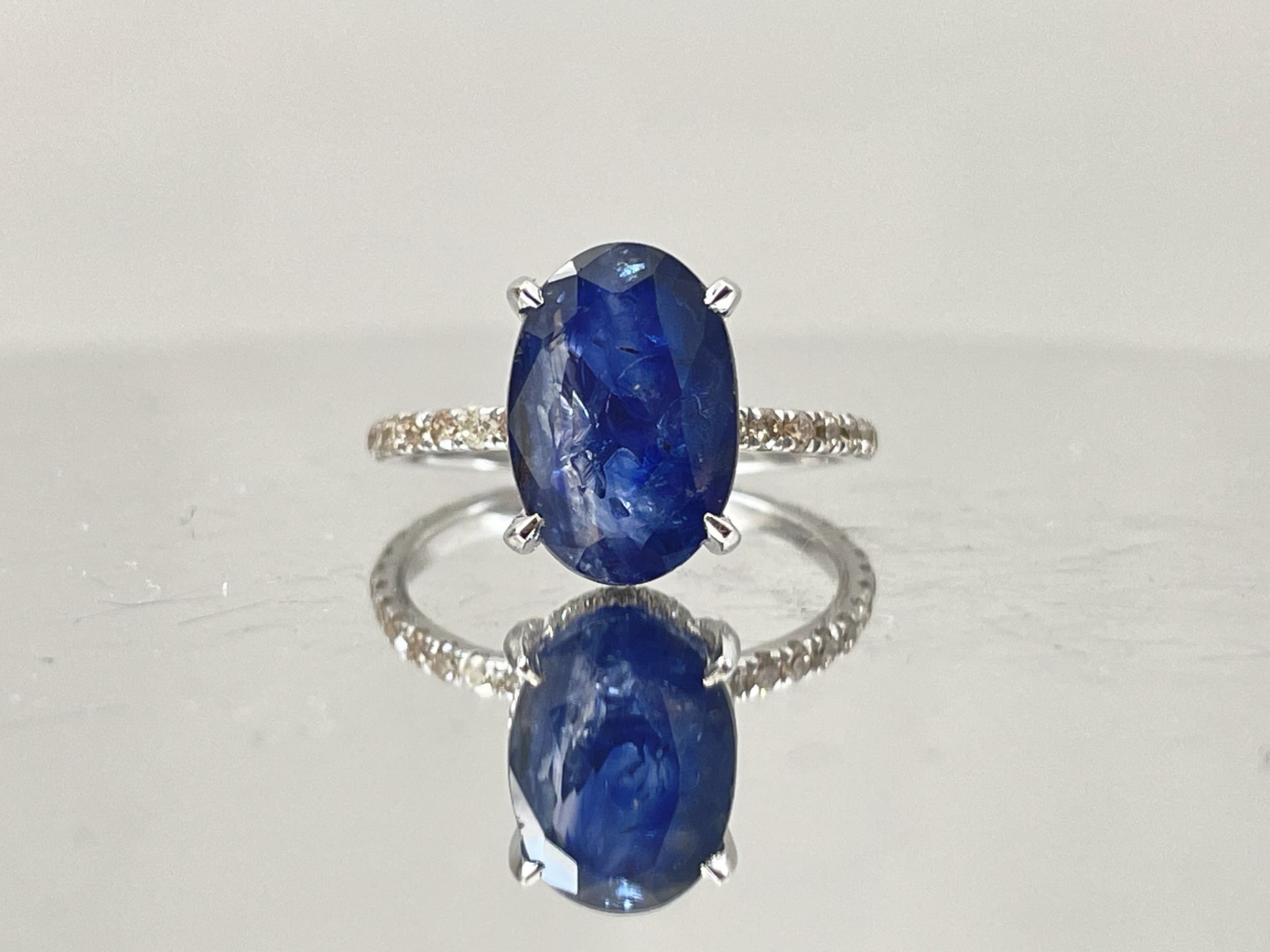 Beautiful 5.38 CT Natural Ceylon Royal Blue Sapphire Diamonds & 18k Gold