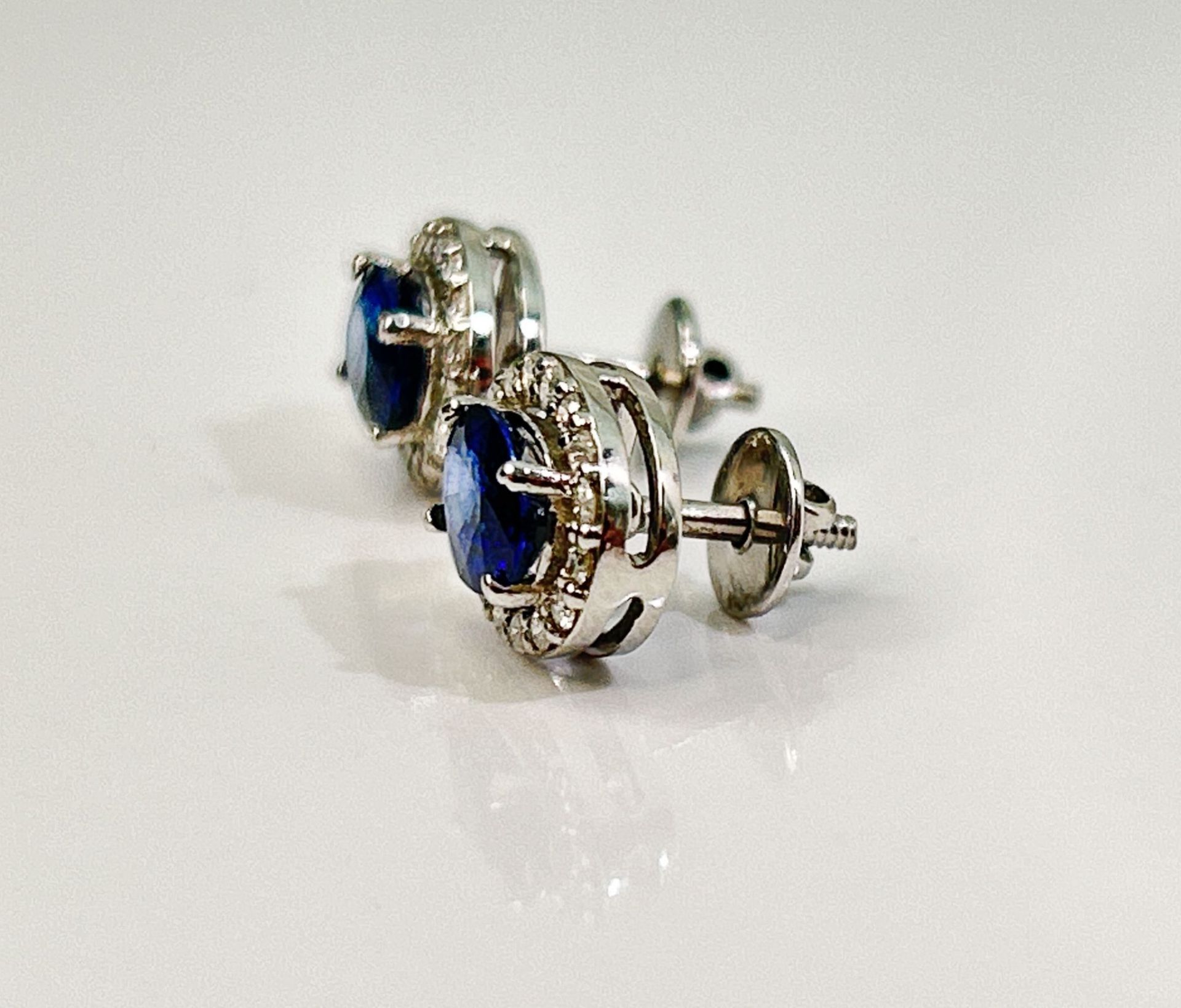 Beautiful Natural Unheated Blue Sapphire earrings with diamonds & Platinum - Image 5 of 7