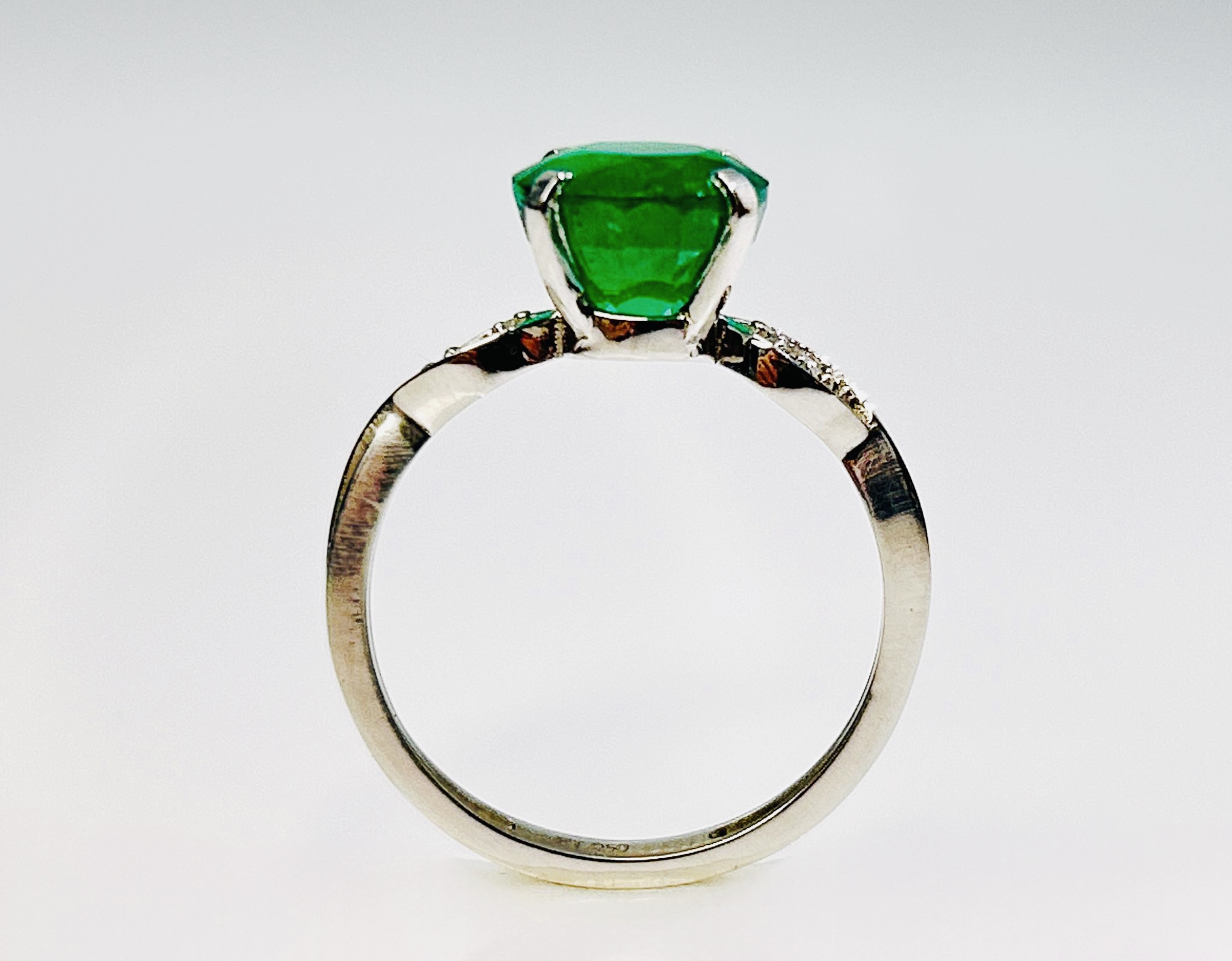 Beautiful 2.74 CT Natural Emerald Ring With Natural Diamonds & Platinum 950 - Image 5 of 6