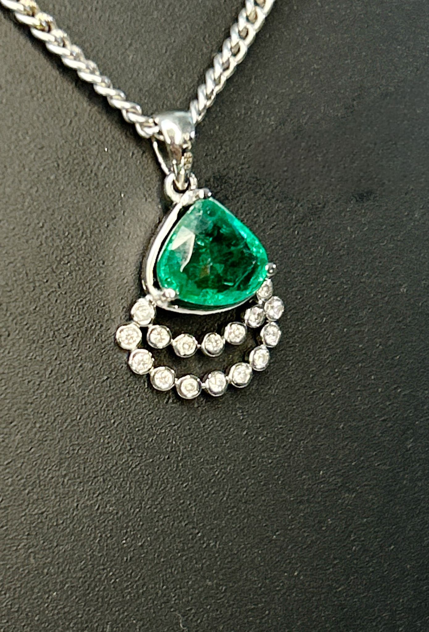 Beautiful Natural Emerald Pendant With Diamonds & Platinum 950 - Image 4 of 6