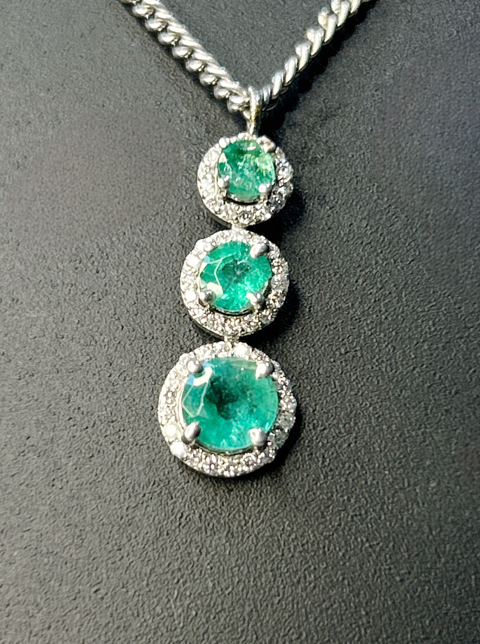 Beautiful Natural 1.24 CT Emerald Pendant With Diamonds & Platinum 950 - Image 3 of 6