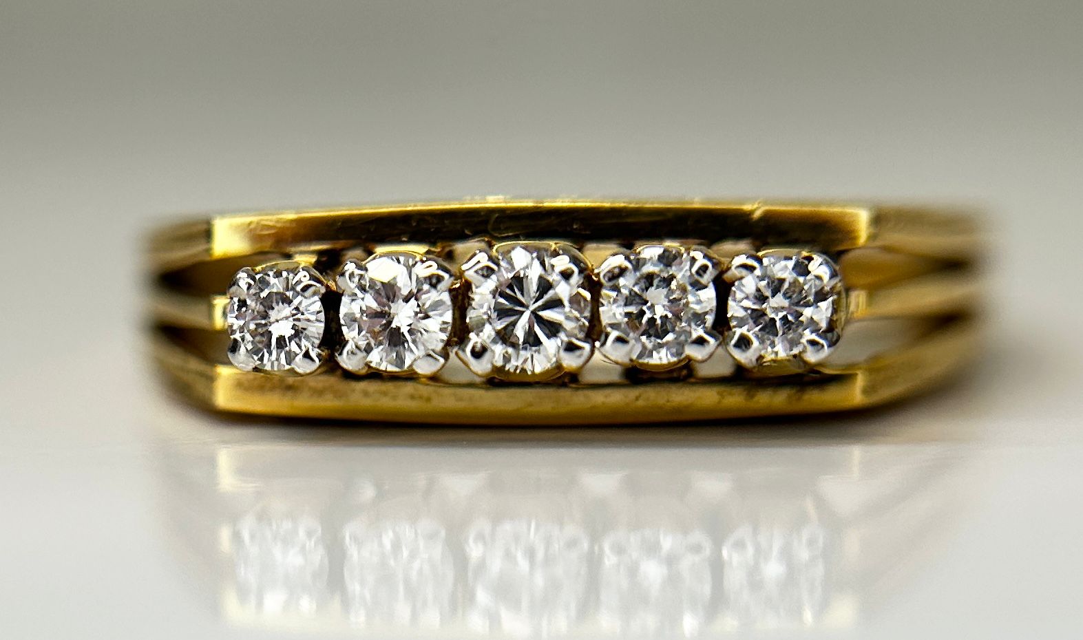 Beautiful Natural 0.18 CT VS Diamond Ring With 18k Gold