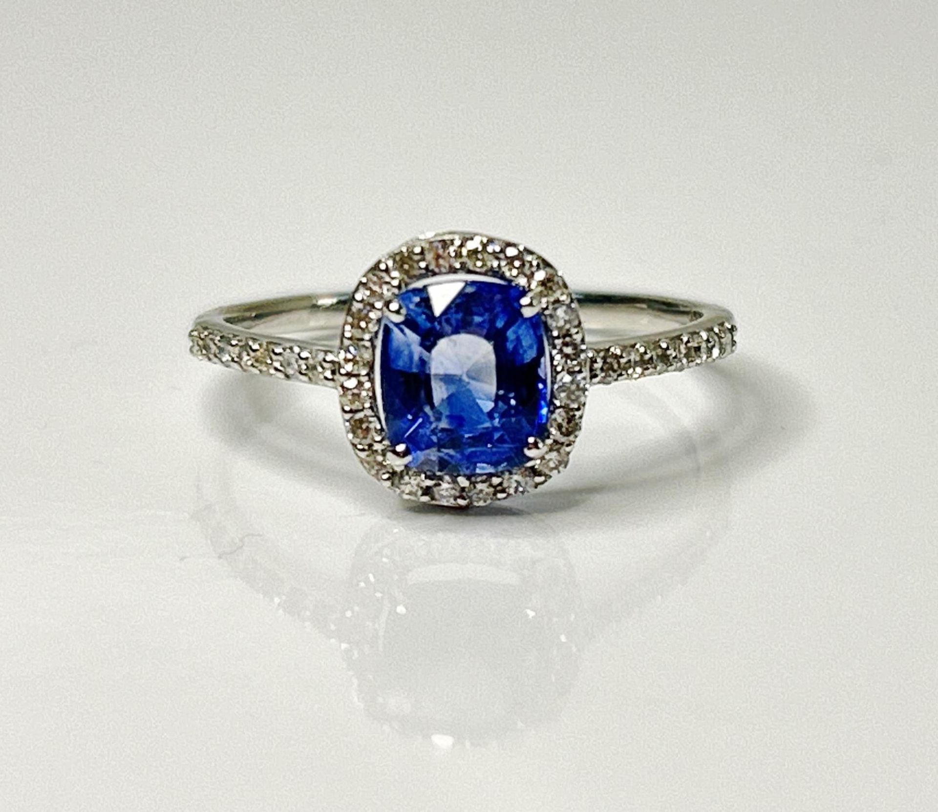 Beautiful 1.30 CT Natural Ceylon Blue Sapphire Diamonds & Platinum