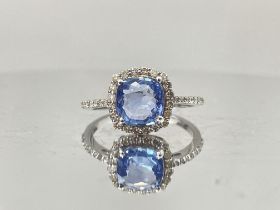 1.94 CT Ceylon Cornflour Blue Sapphire Diamonds & 18k Gold