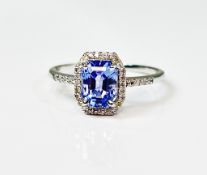 Beautiful 1.75 CT Unheated Ceylon Cornflour Blue Sapphire Diamonds & 18k Gold