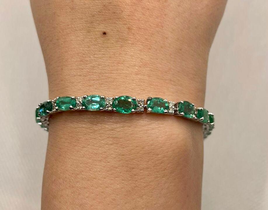 Beautiful 10.41 CTS Natural Emerald Bracelet W Natural Diamonds&18k Gold - Image 6 of 7