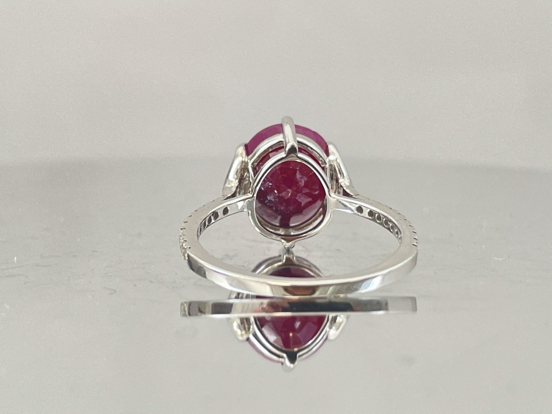 Natural Burma RubyUnheated/Untreated 6.19 Ct With Natural Diamonds & 18kGold - Image 4 of 5