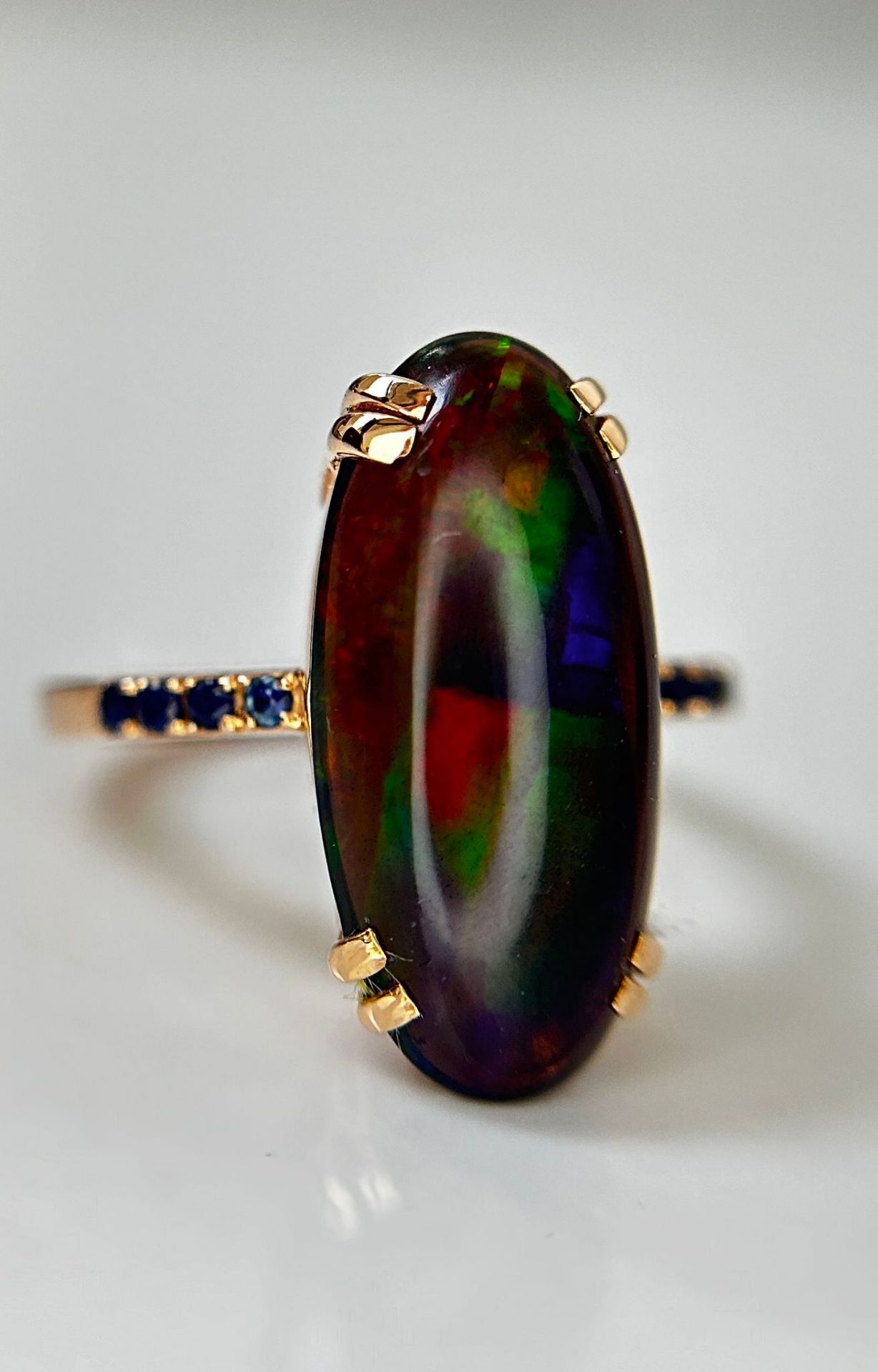 Beautiful Natural Black Opal Ring With Natural Blue Sapphire and 18k Gold - Image 9 of 10