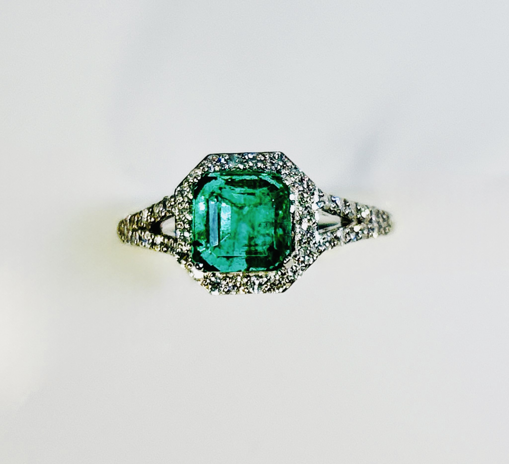 Beautiful 1.64 CT Natural Emerald Ring With Natural Diamonds & Platinum 950 - Image 2 of 6