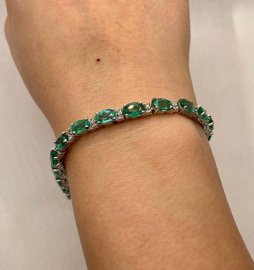 Beautiful 10.41 CTS Natural Emerald Bracelet W Natural Diamonds&18k Gold - Image 3 of 7