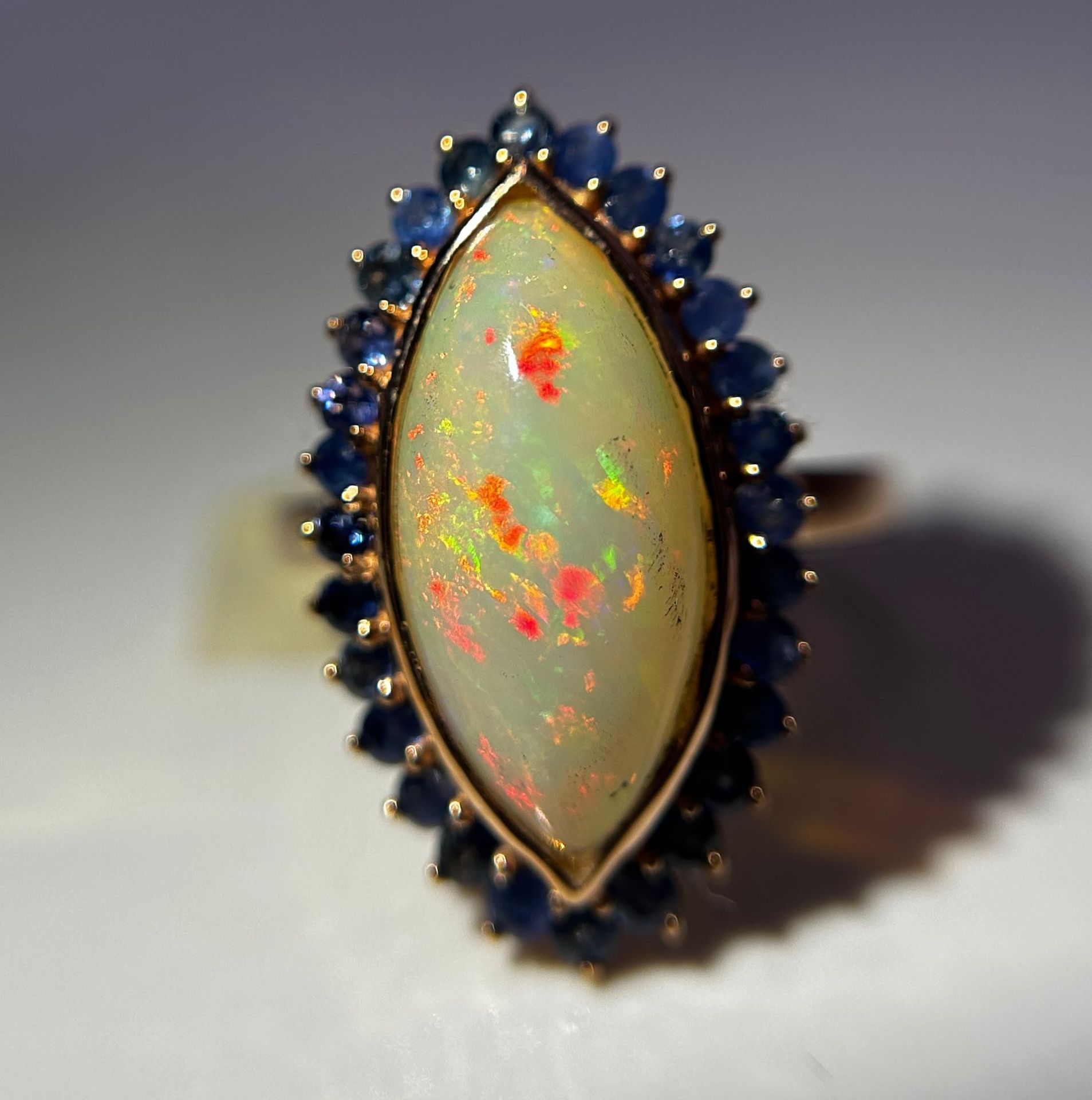 Beautiful Natural Opal Ring With Natural Blue Sapphire and 18k Gold - Image 2 of 5