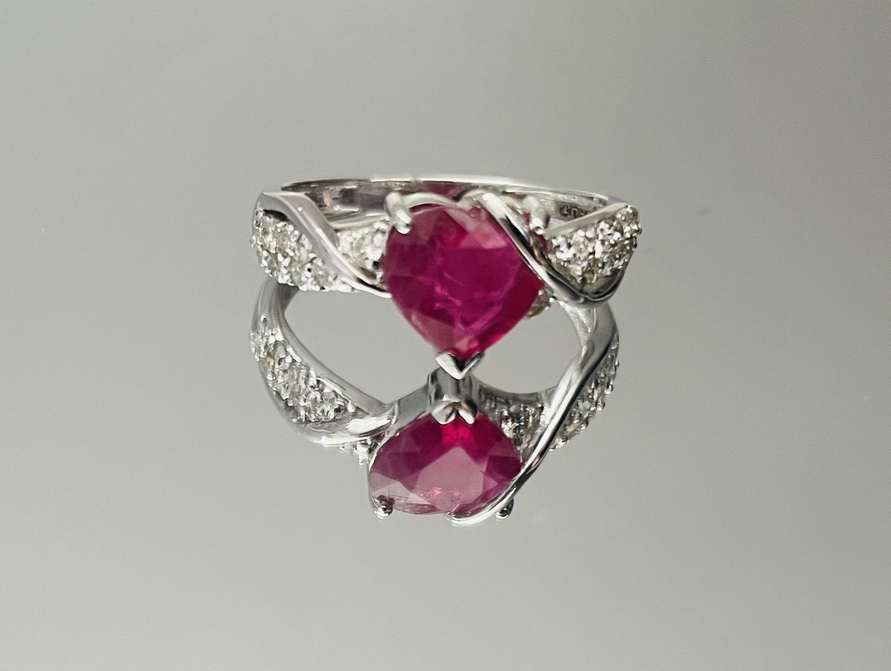 Beautiful Natural Heart Shape Burmese Ruby Ring 1.58 Ct With Diamonds & 18kGold - Image 6 of 7